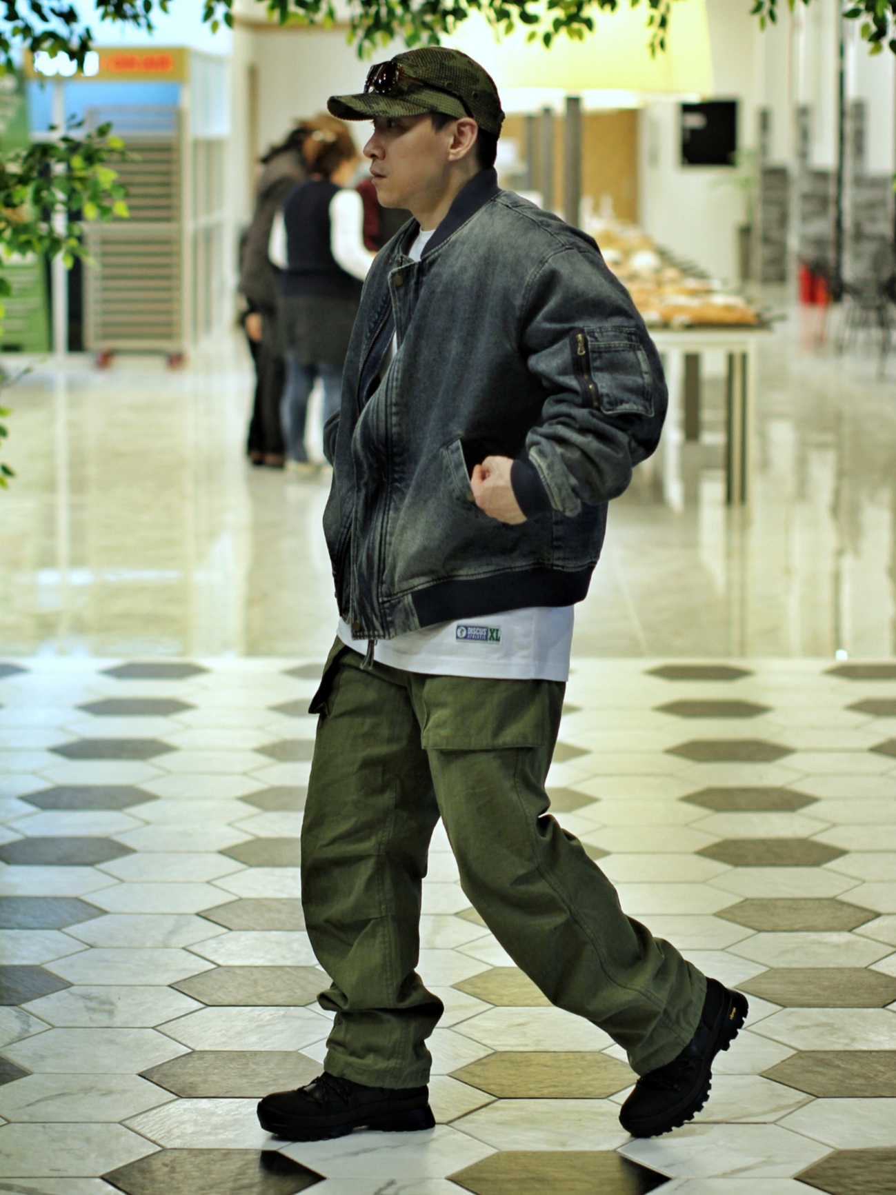 Supreme Camo Grid Velvet Camp Cap Woodland Camo - 22FW, Supreme Webbing Keychain Red - 23SS 착용 스타일 - 4