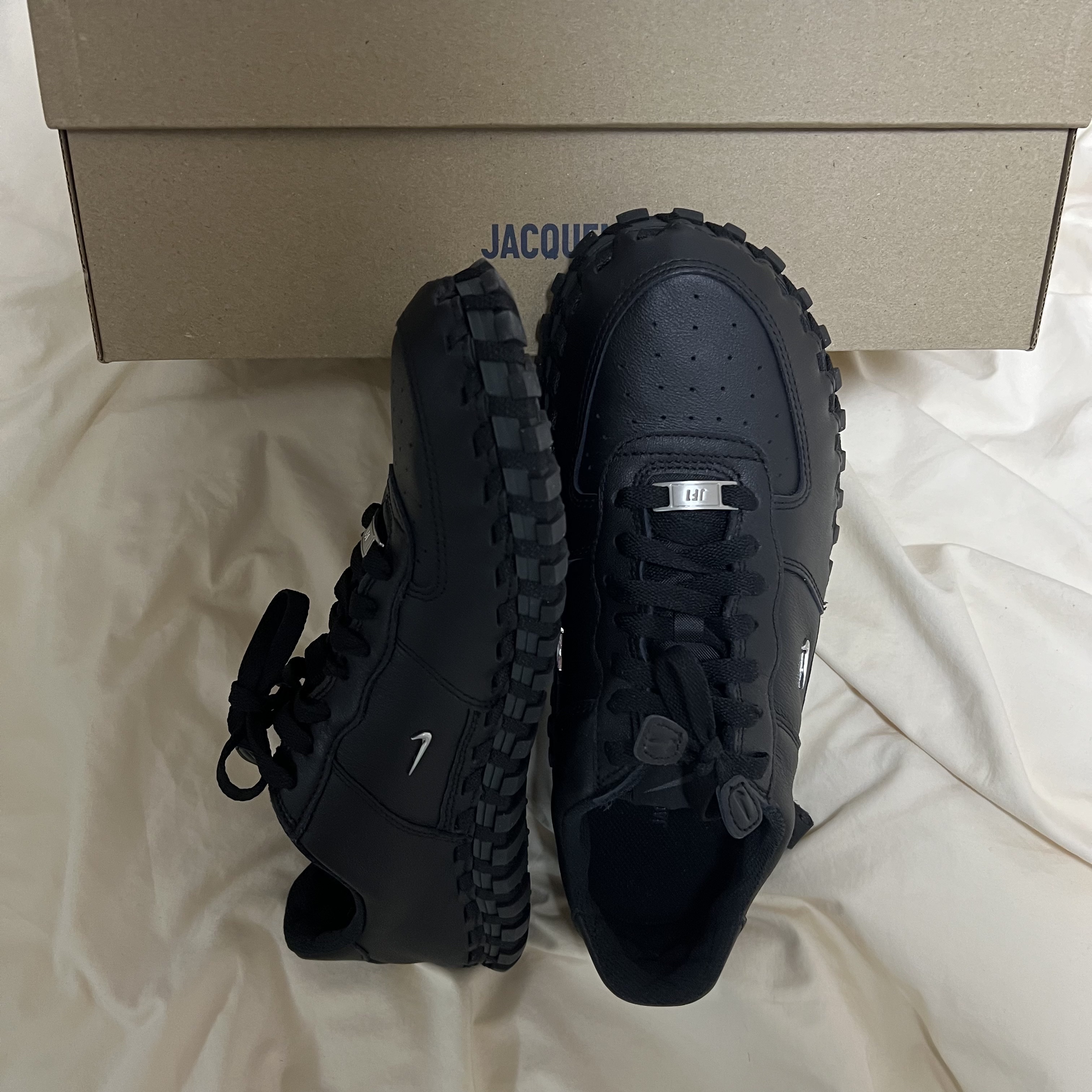 Nike x Jacquemus J Force 1 Low LX SP Black 착용 스타일 - 3