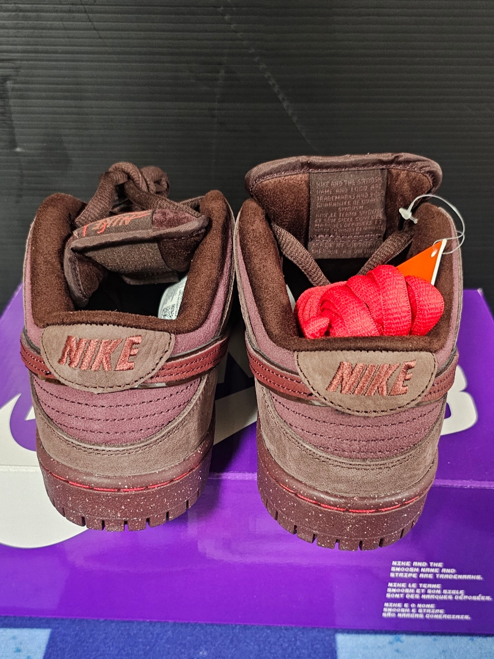Nike SB Dunk Low PRM Burgundy Crush 착용 스타일 - 4