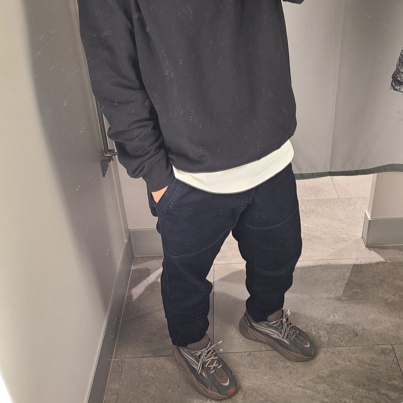 Adidas Yeezy Boost 700 V2 Mauve 착용 스타일