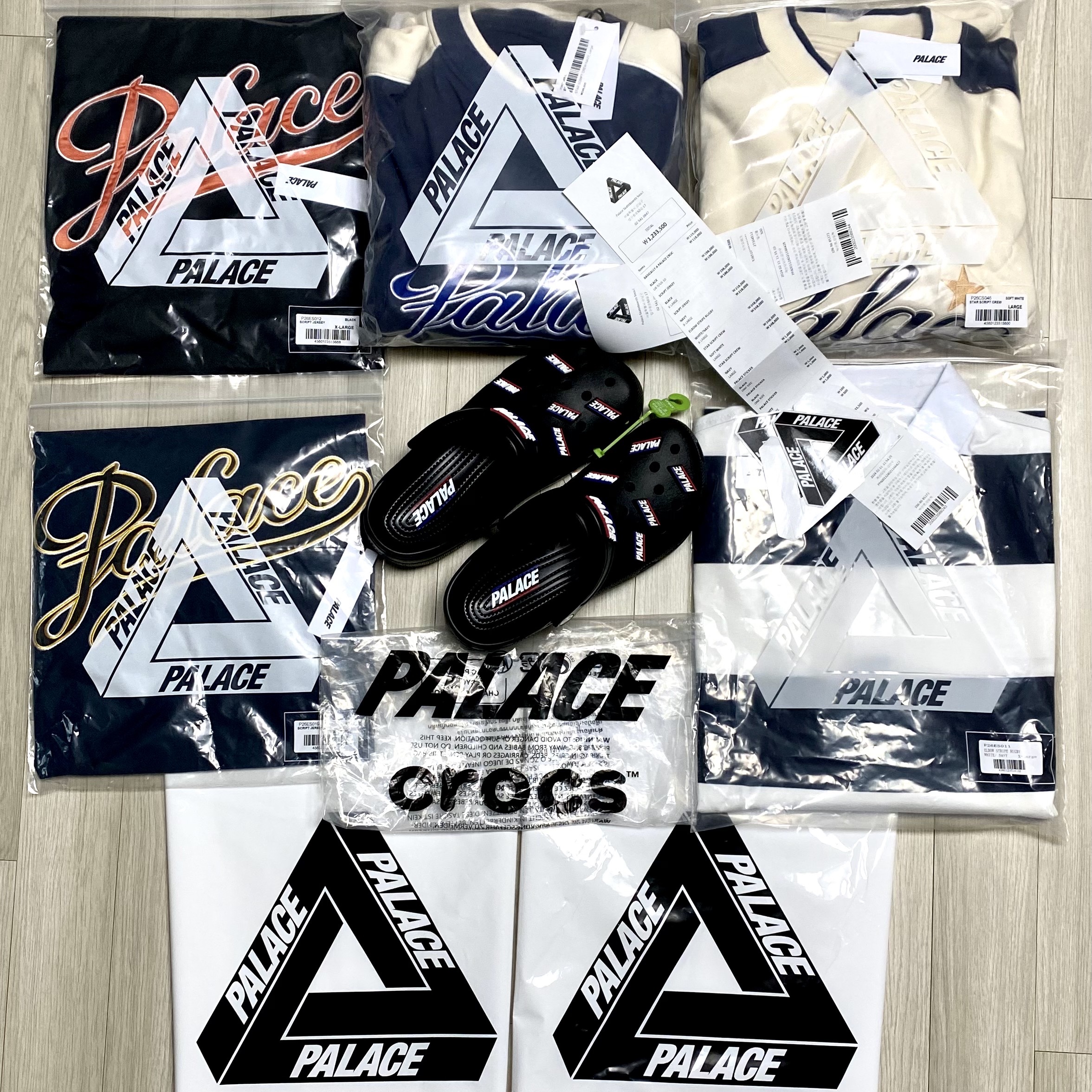 Crocs x Palace Classic Clog Black, Palace Elbow Stripe Rugby White Navy - 24SS 착용 스타일