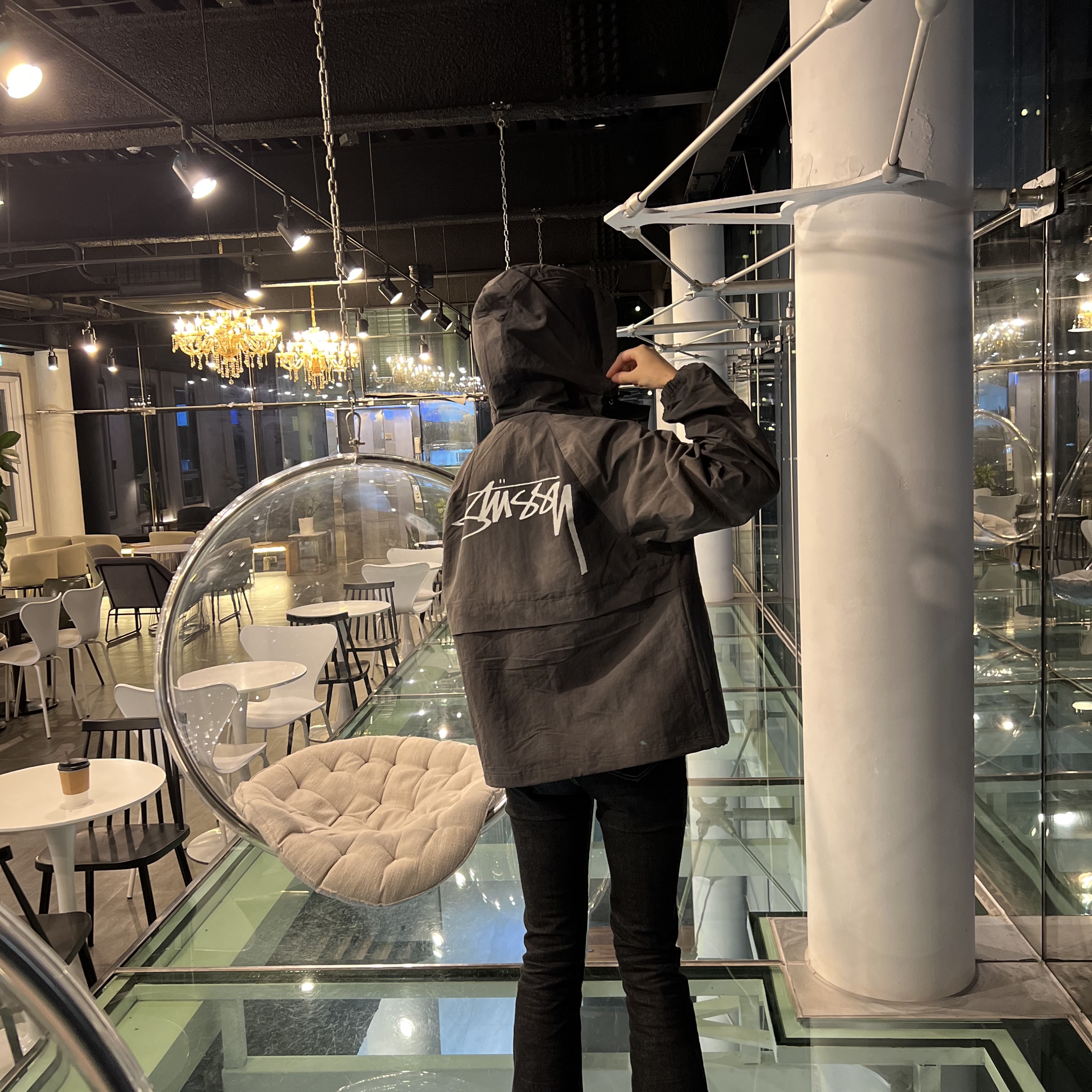 스투시 웨이브 다이 비치 쉘 자켓 블랙 착용 스타일