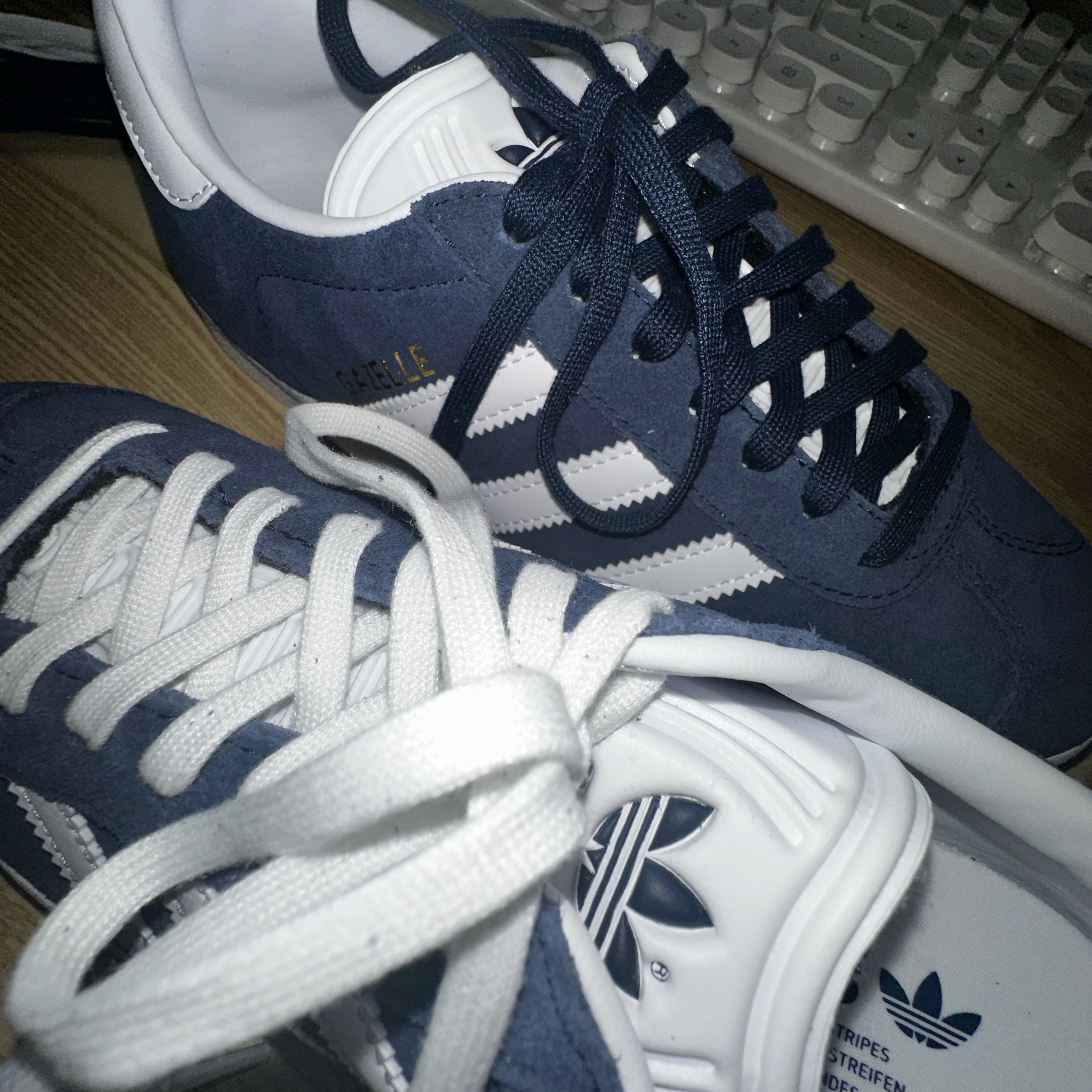 Adidas Gazelle Collegiate Navy 착용 스타일