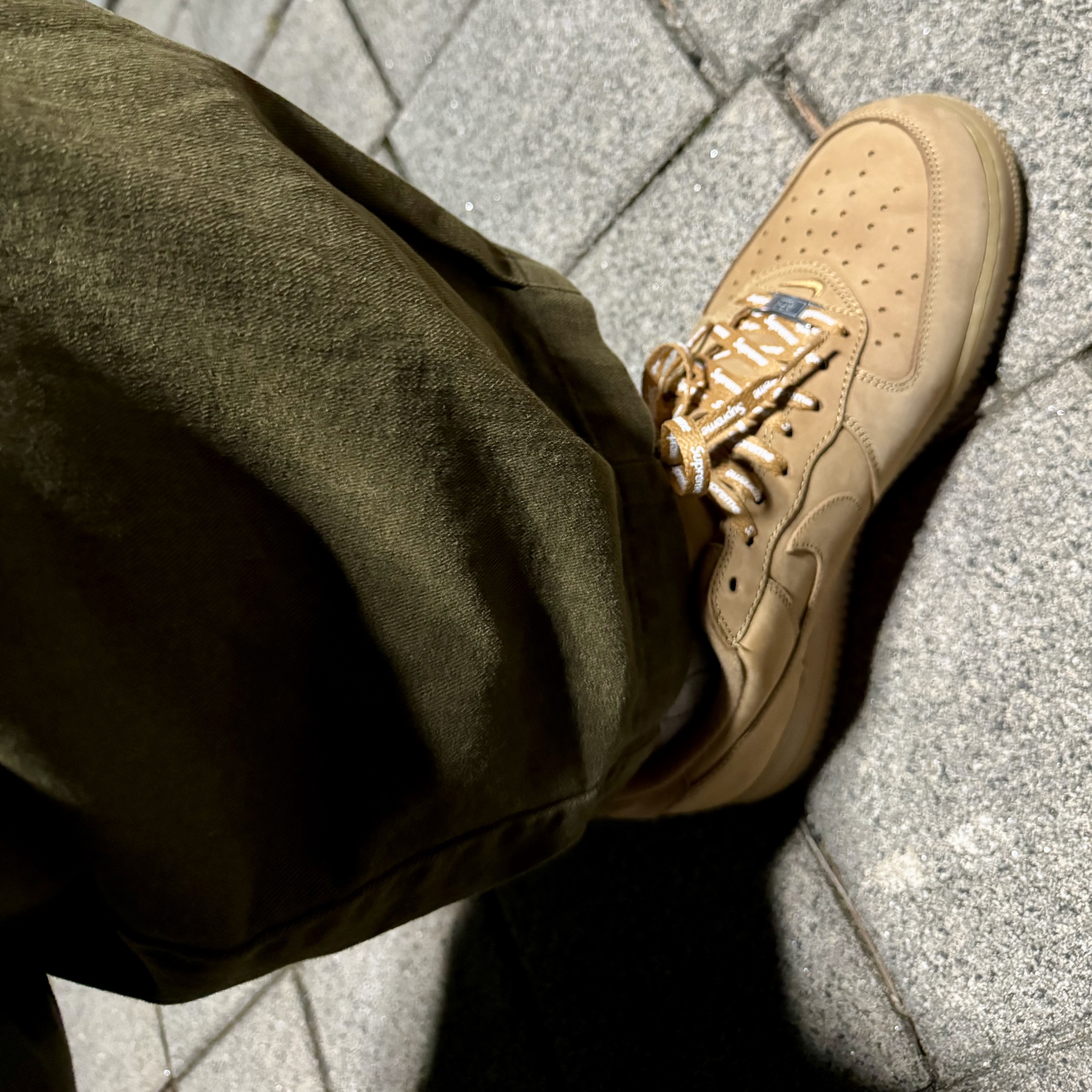 Nike x Supreme Air Force 1 Low Flax 착용 스타일