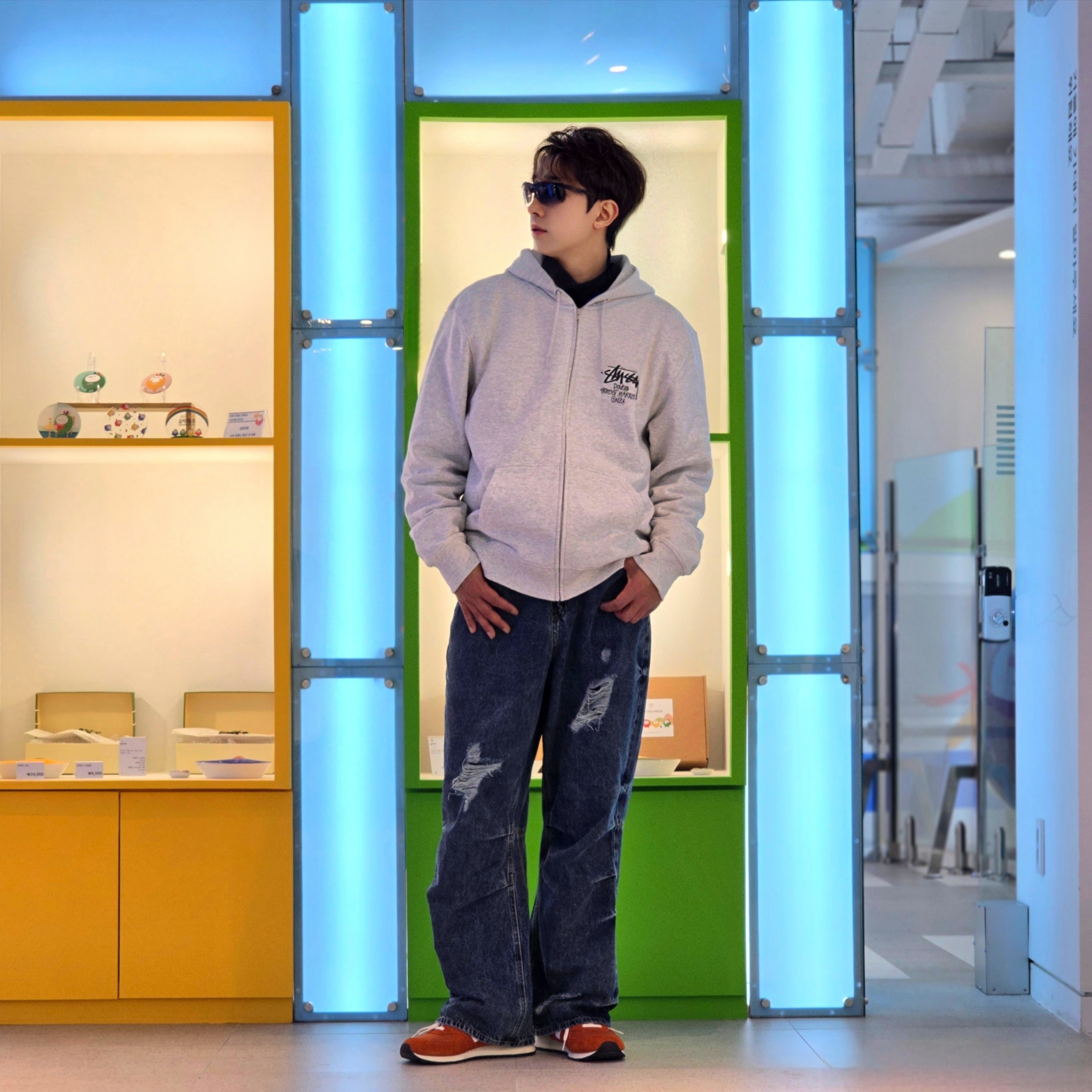 Stussy Stock DSM Ginza Zip Hoodie Ash Heather 2023, New Balance 574 Heritage Orange Burst White 착용 스타일 - 7