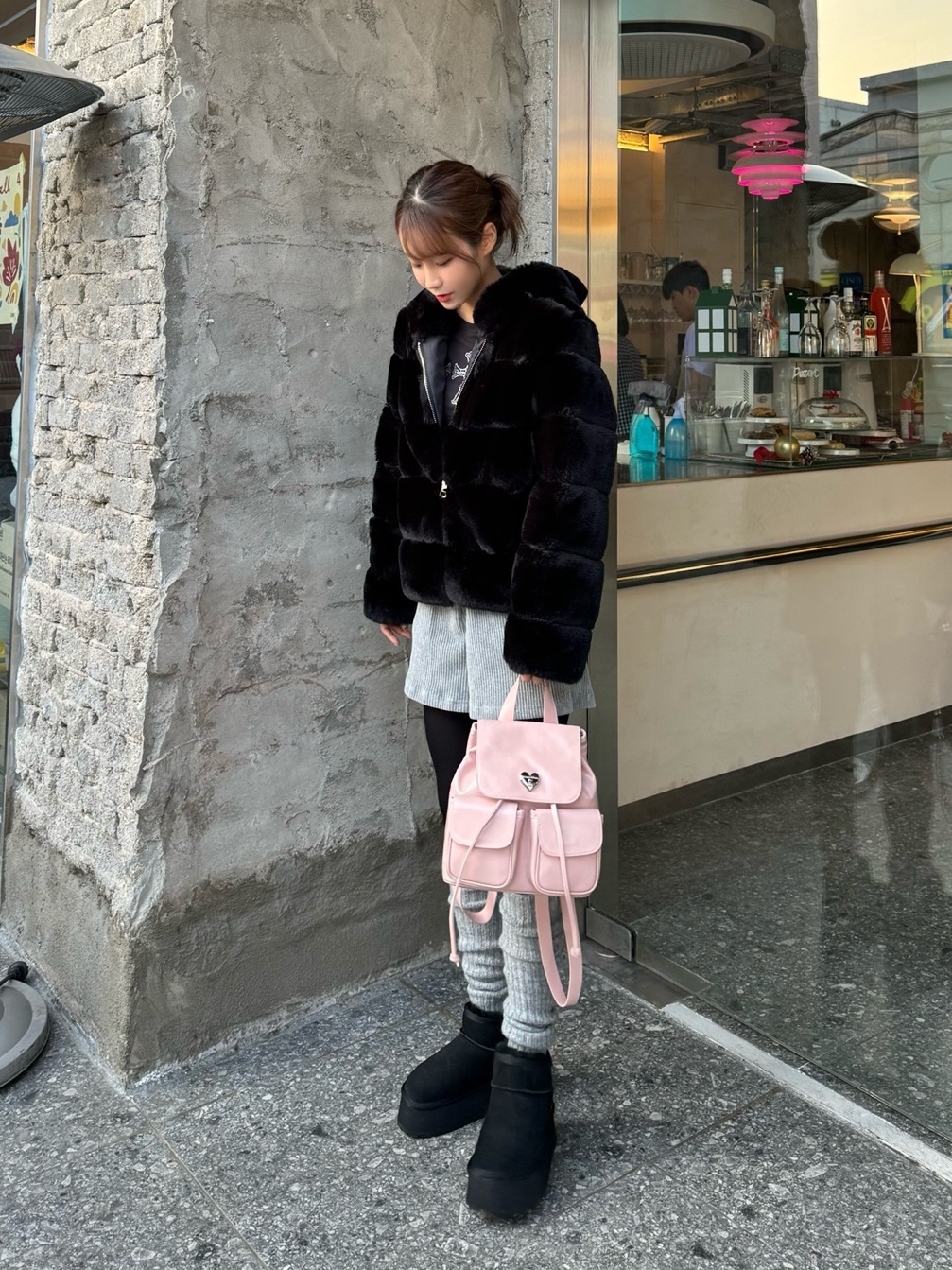 (W) Rockfishweatherwear Cloudy Maxi Winter Mini Boots Black, Gucci Double G Mother of Pearl Ring Silver 착용 스타일 - 5