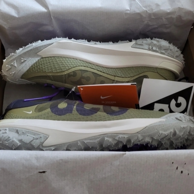 Nike ACG Mountain Fly 2 Low Neutral Olive and Mountain Grape 착용 스타일