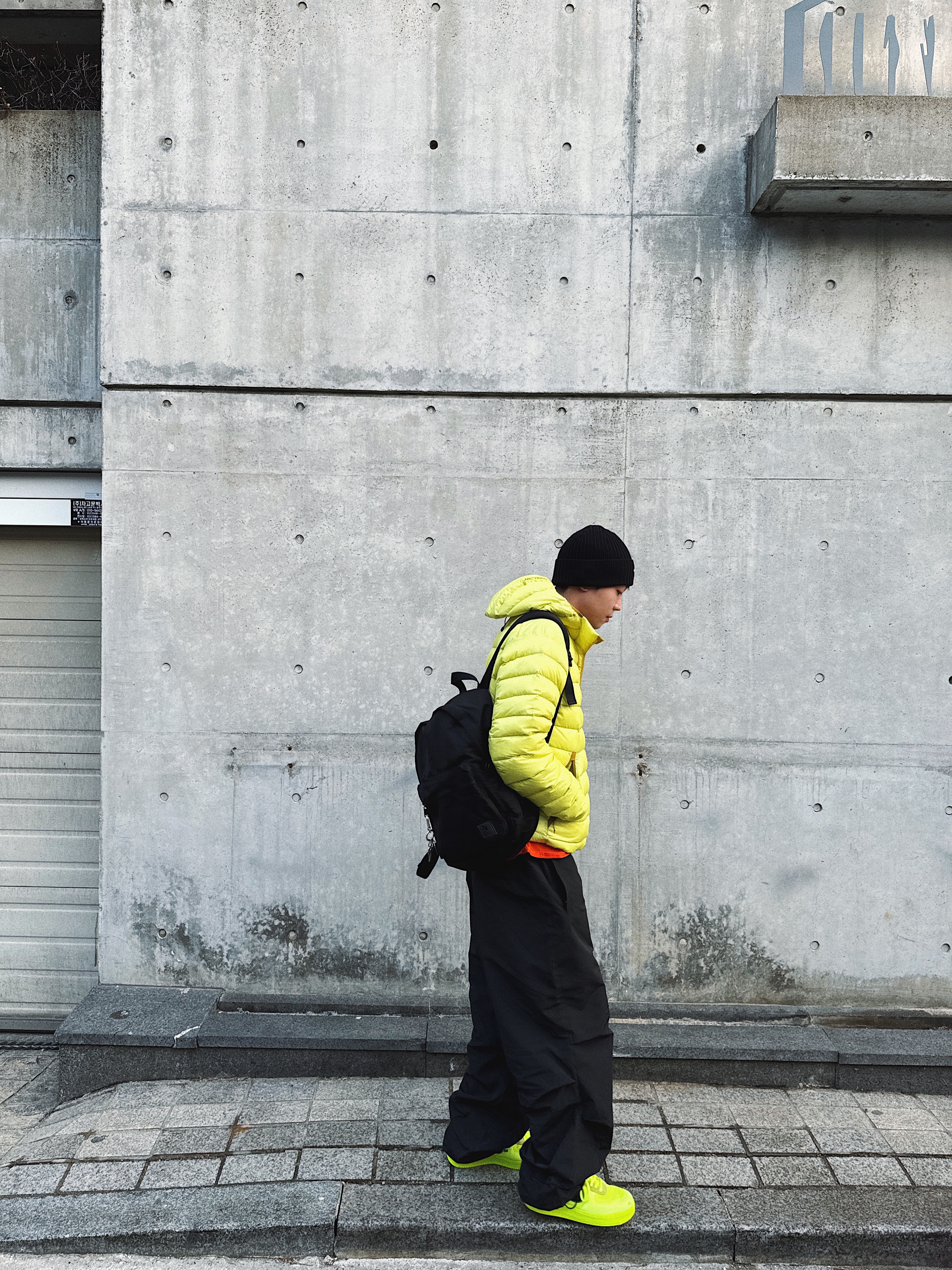 Arc'teryx Cerium Hoody Oracle, Supreme Overdyed Beanie Black 착용 스타일 - 4