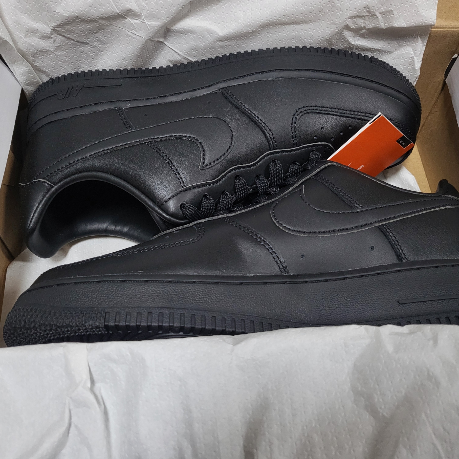 Nike Air Force 1 '07 Fresh Black 착용 스타일