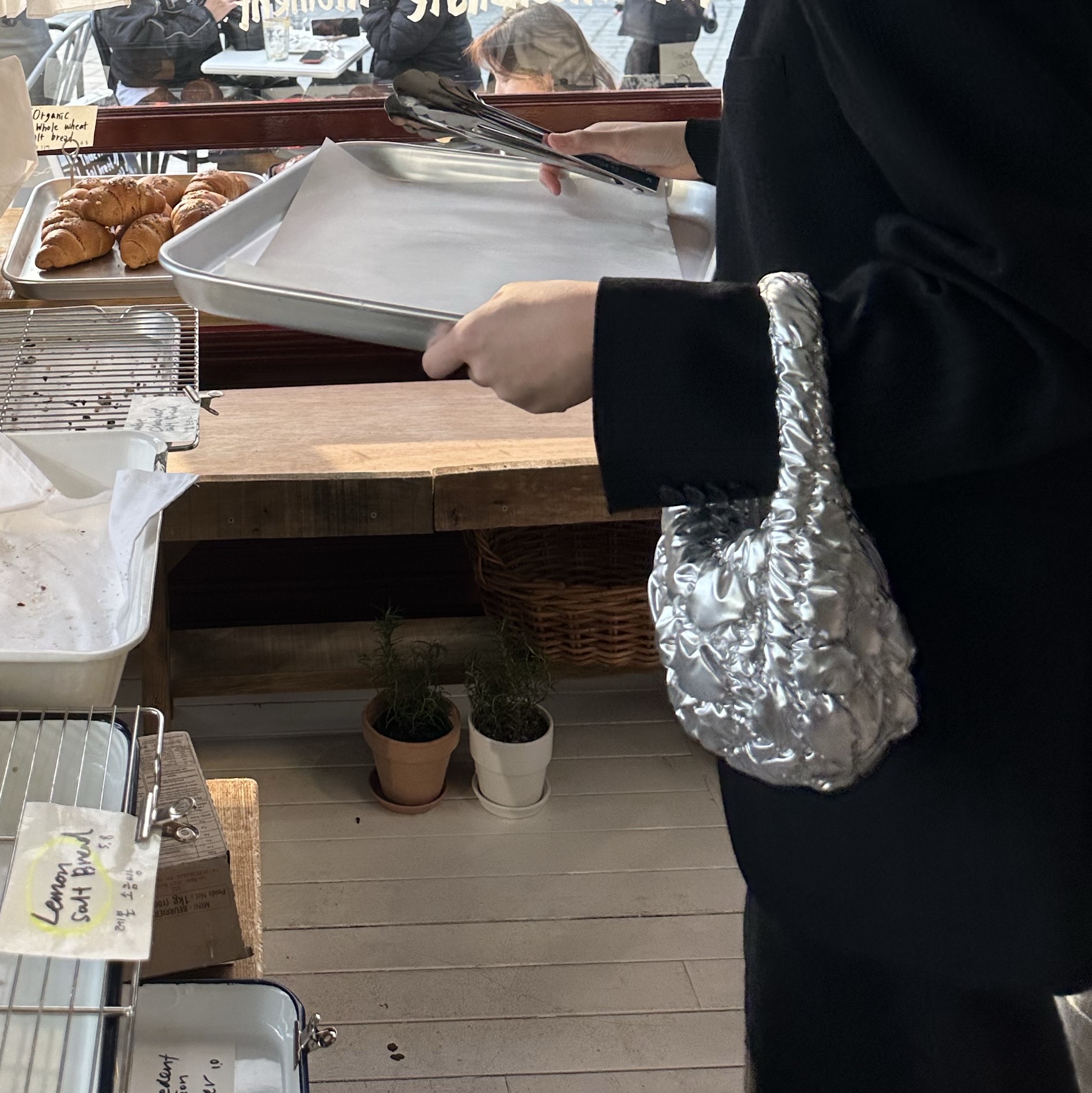 COS Quilted Micro Bag Silver 착용 스타일