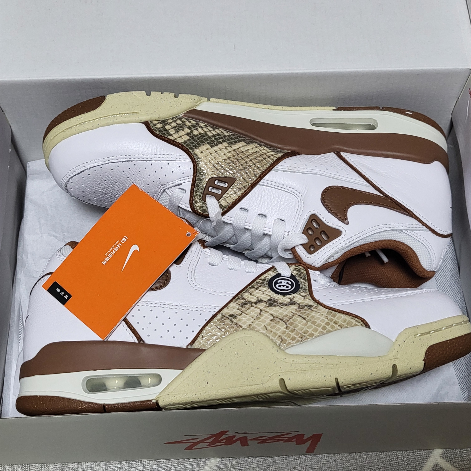 Nike x Stussy Air Flight 89 Low White and Pecan 착용 스타일