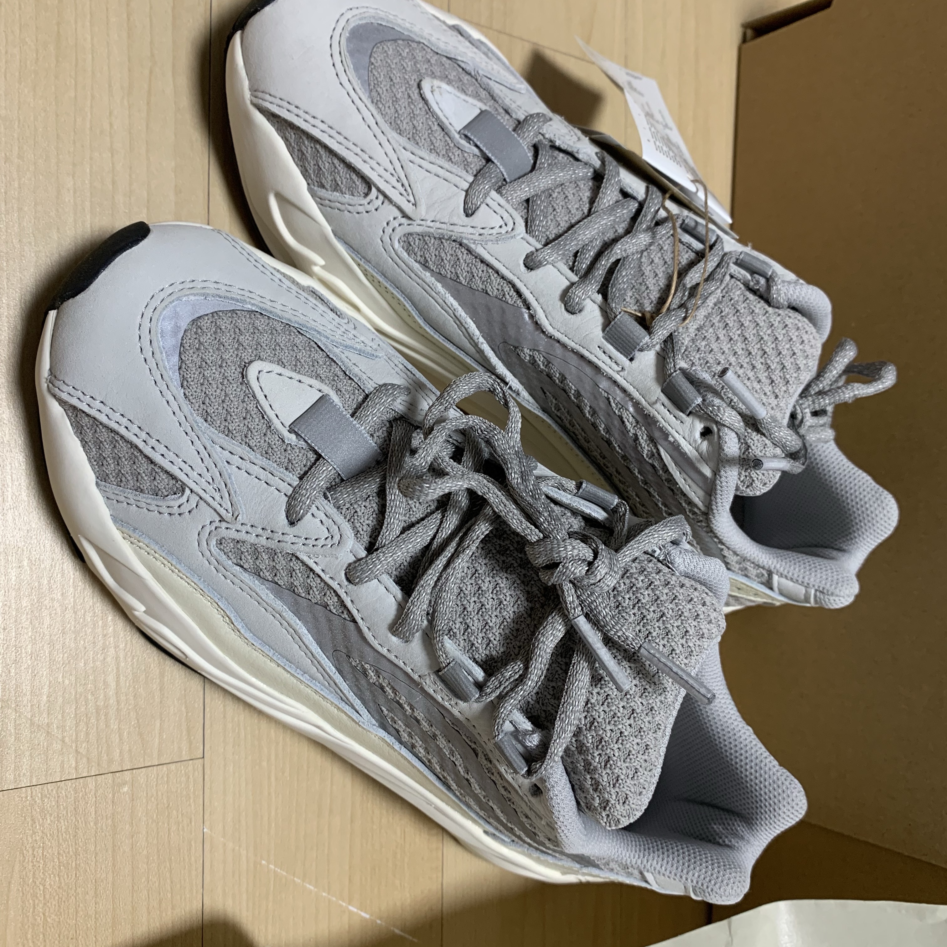 Adidas Yeezy Boost 700 V2 Static 2022 착용 스타일