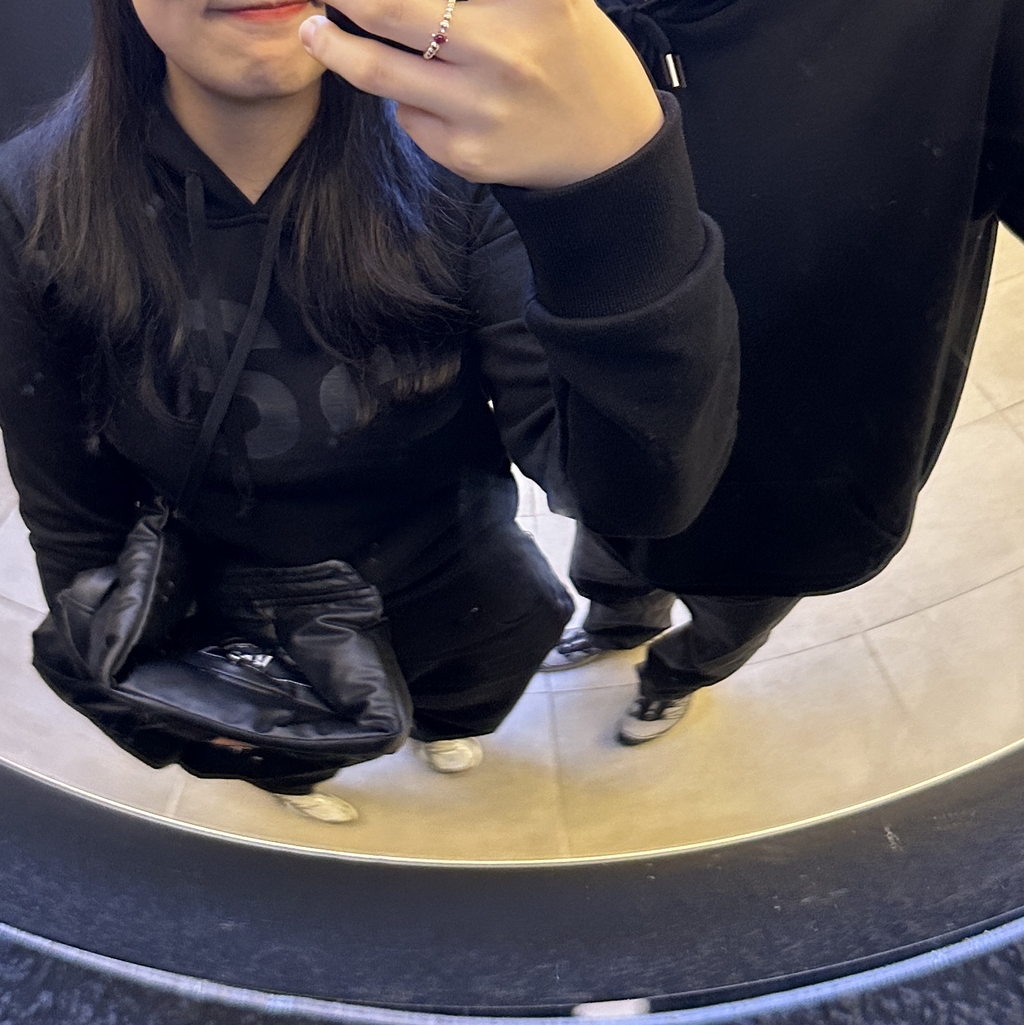 [KREAM 단독] Safarispot Women 1/2 Basic Safari Hoodie Black, Asics Jog 100 S White Black - 2E Wide 착용 스타일