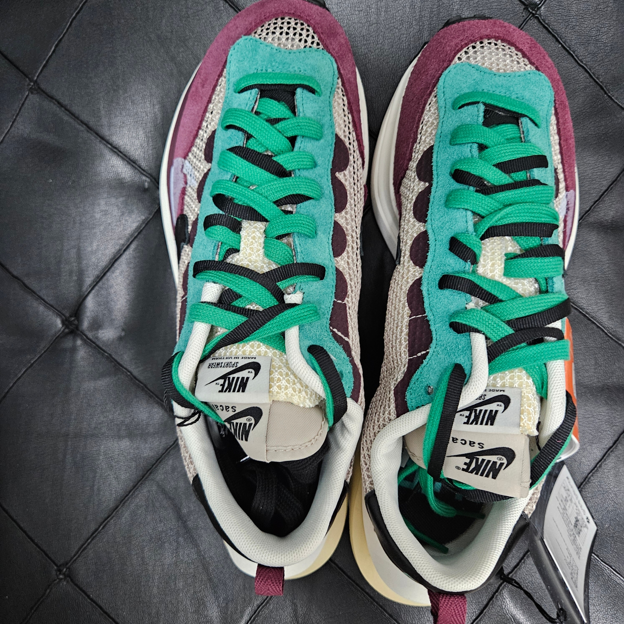 Nike x Sacai VaporWaffle String & Black Villain Red 착용 스타일
