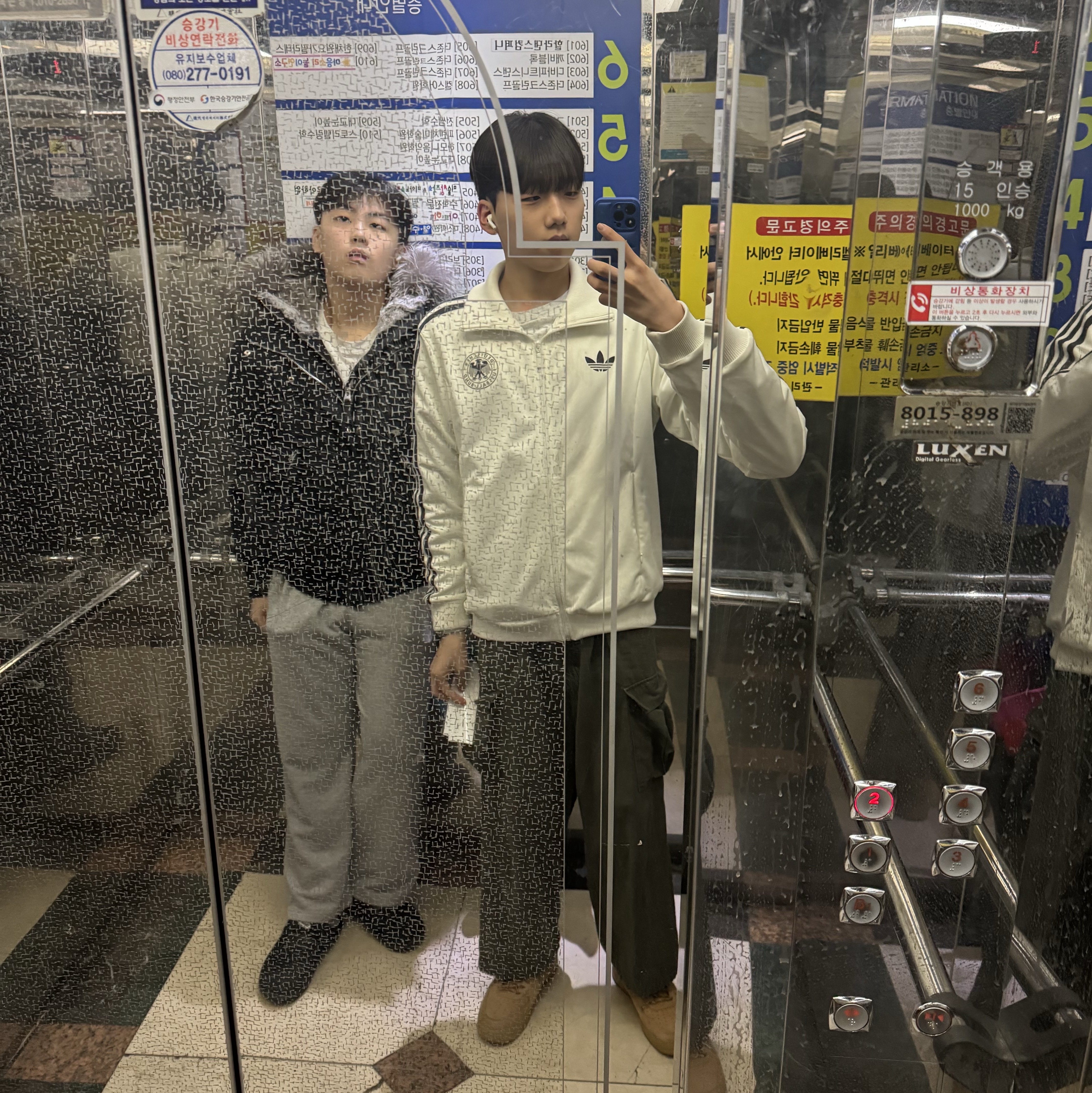 Adidas German Beckenbauer Track Top Off White - KR Sizing, Mackage Dixon 2-In-1 Nordic Tech Down Bomber with Silver Fox Fur Black Silver 착용 스타일