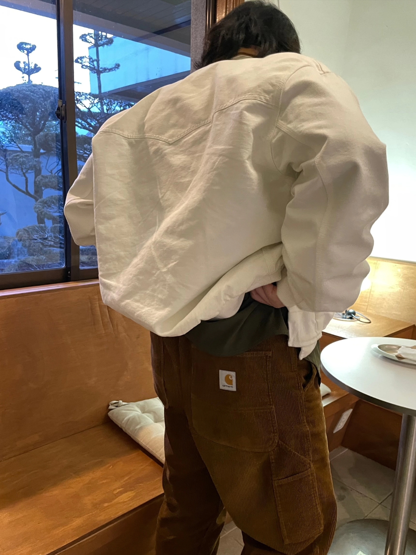 Carhartt WIP OG Santa Fe Jacket Salt Aged Canvas - Winter, Carhartt WIP Coventry Corduroy 8 Wales Single Knee Pants Tamarind 착용 스타일 - 2