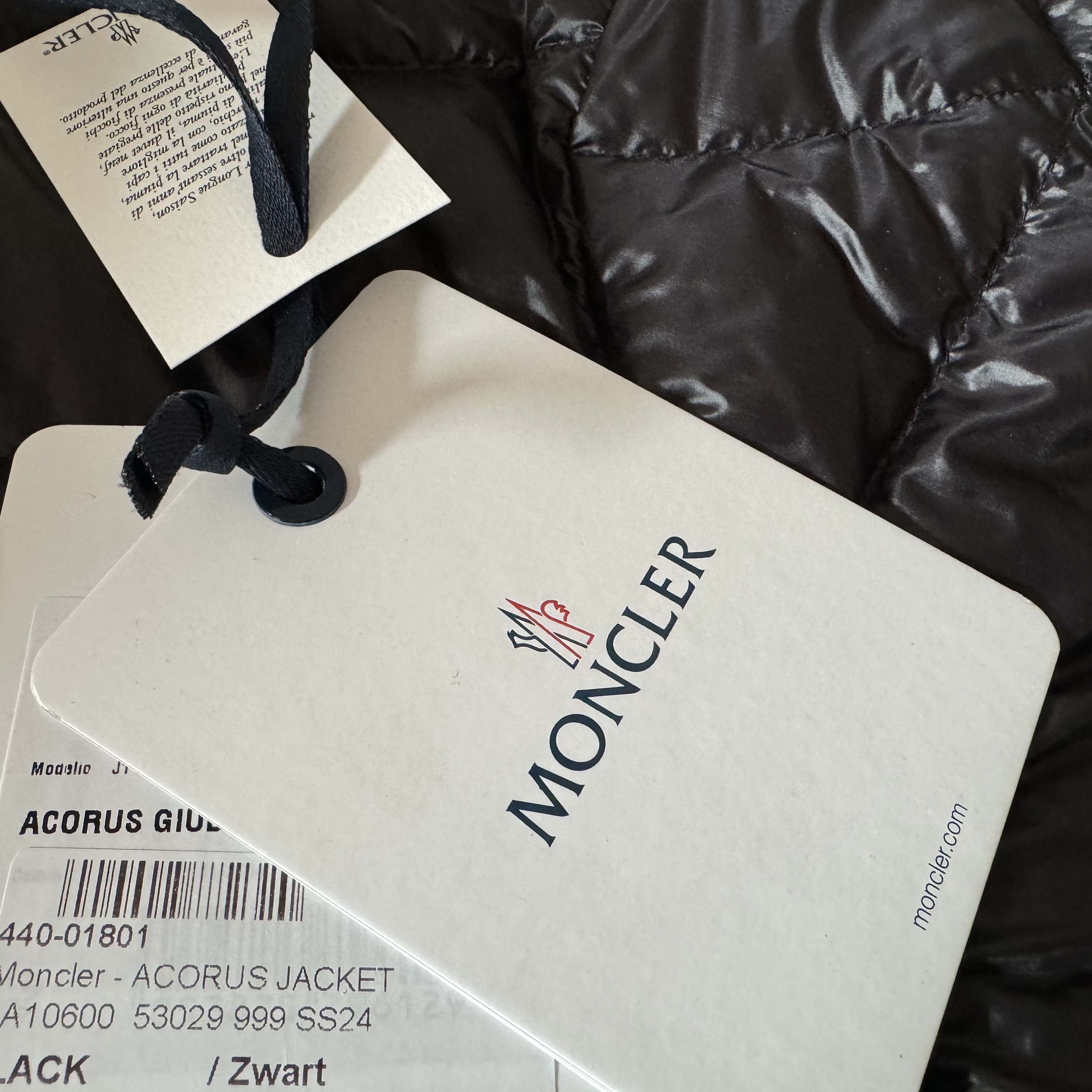 Moncler Acorus Short Down Jacket Night Blue - 24SS 착용 스타일
