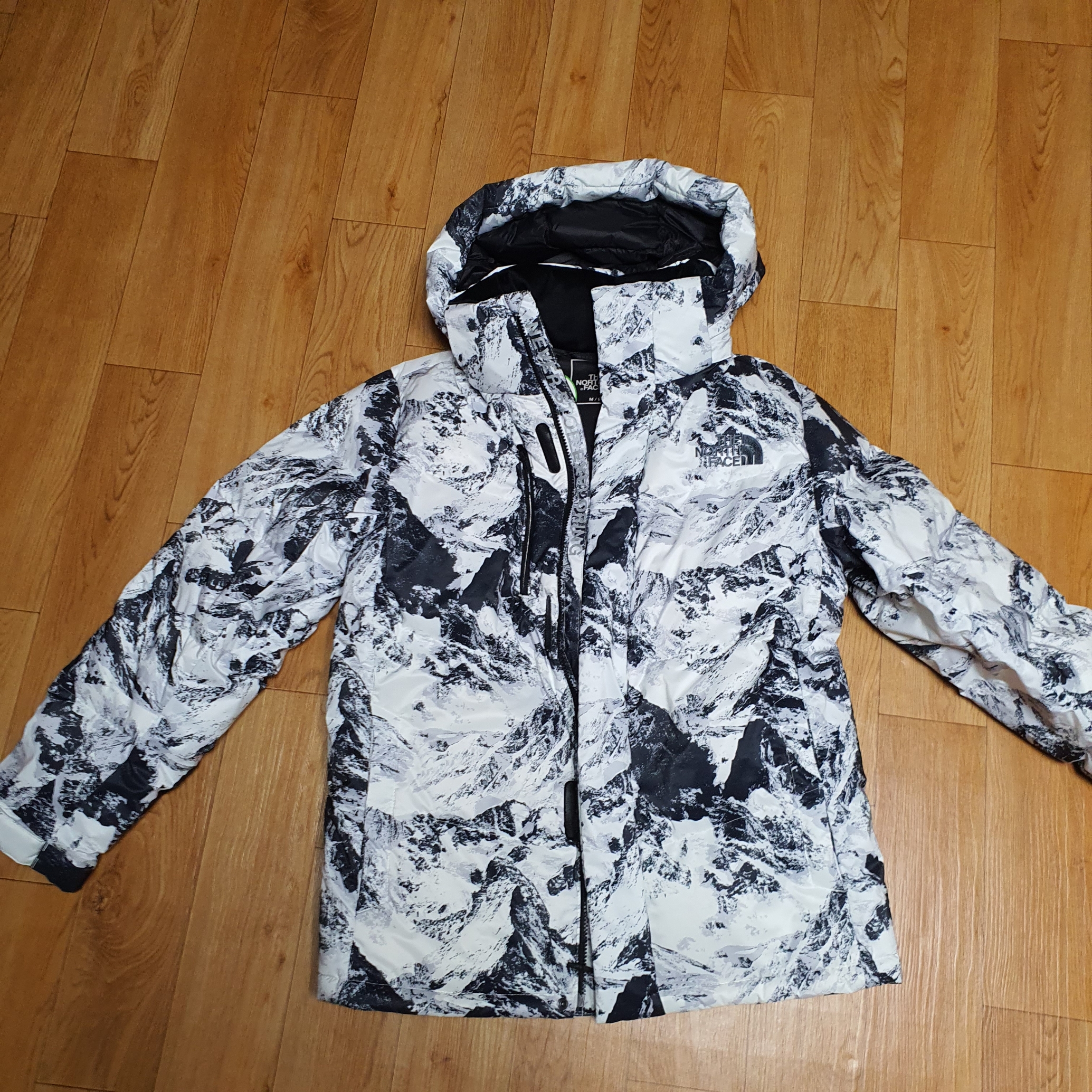 The North Face Challenge Air Down Jacket Gray 착용 스타일