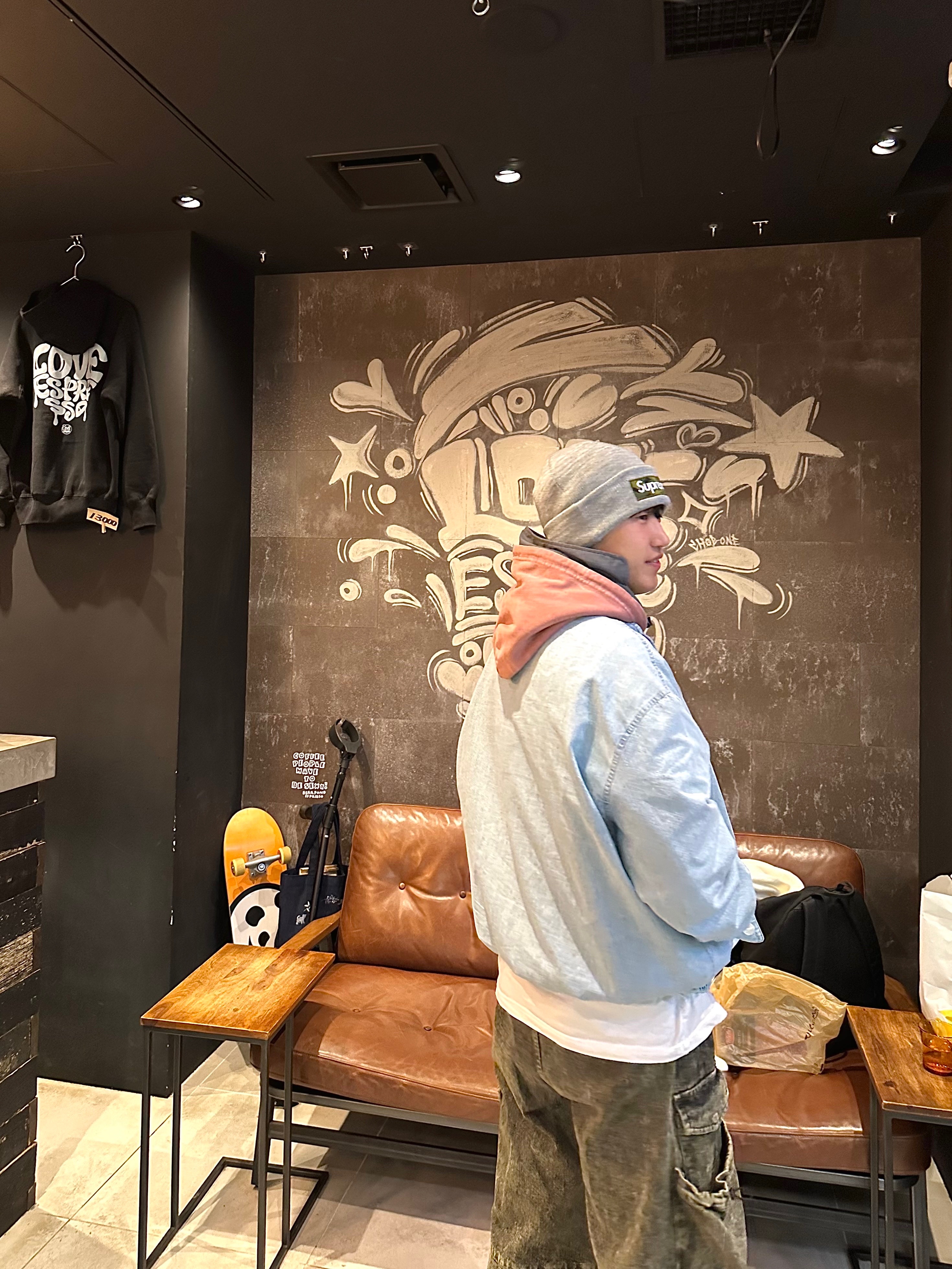 Supreme New Era Box Logo Beanie Heather Grey - 23FW, Adidas Puffylette Off White 착용 스타일 - 4