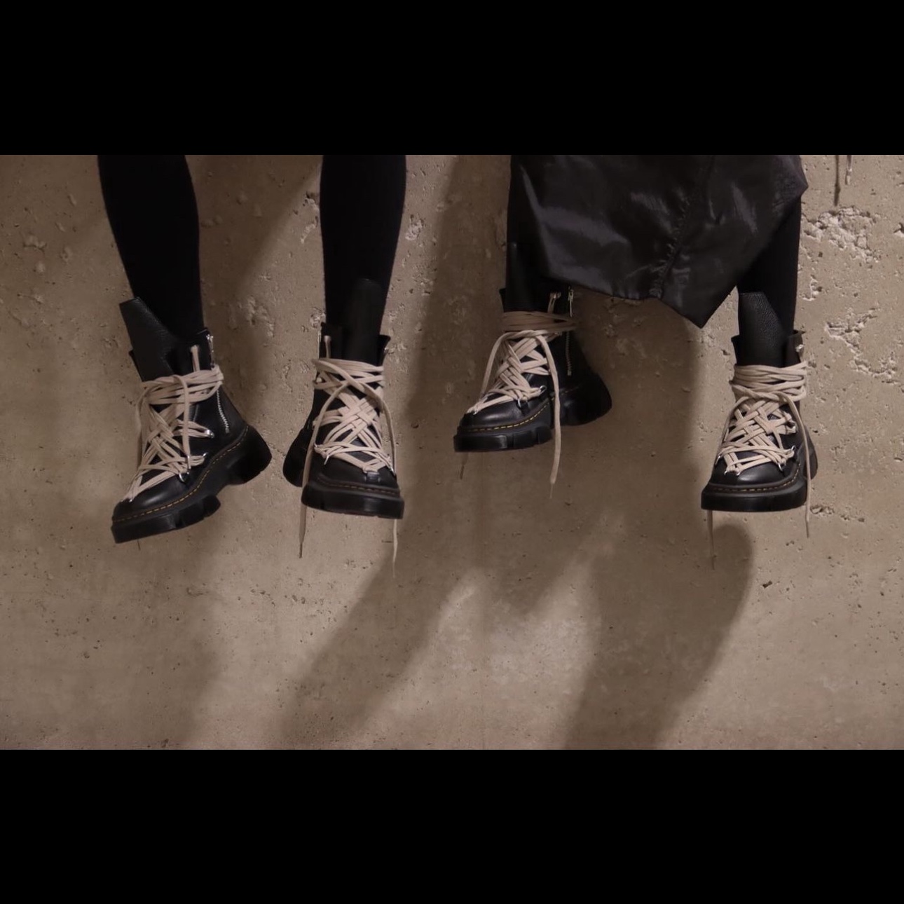 Dr. Martens x Rick Owens 1460 DMXL Megalace Black 착용 스타일 - 2