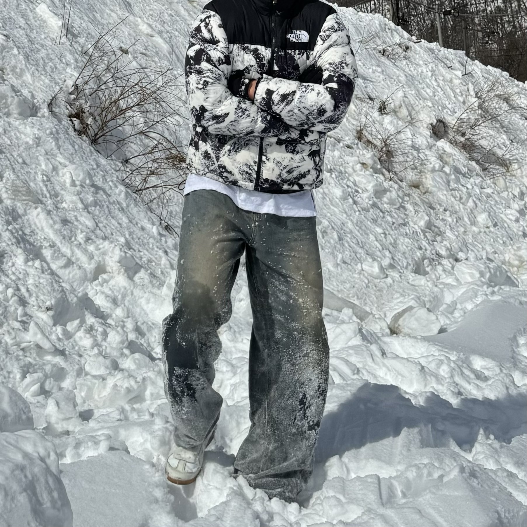 The North Face 1996 Novelty Nuptse Jacket Nutral Gray, Adidas BW Army Off White Orbit Grey 착용 스타일 - 1