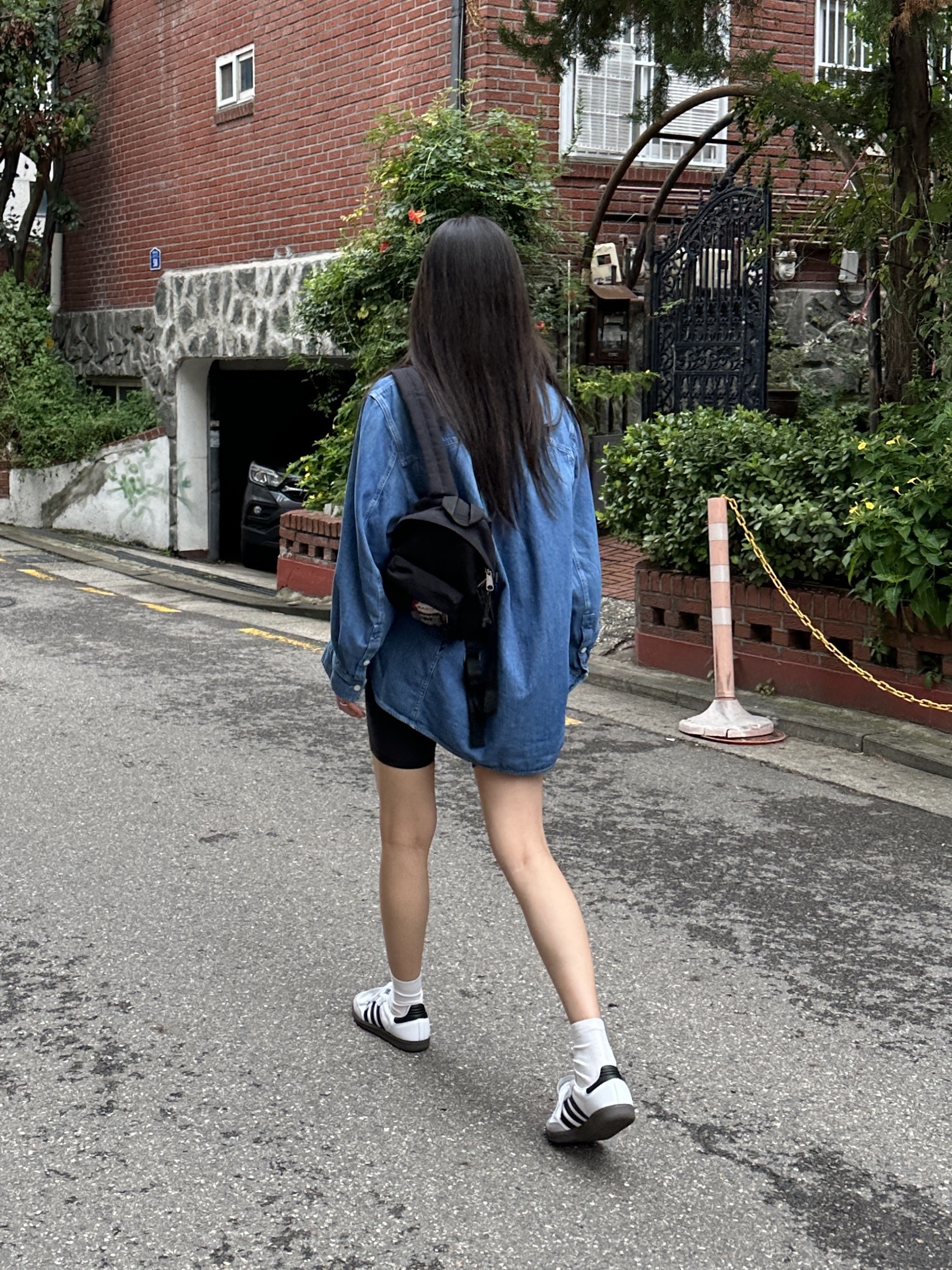 MM6 Maison Margiela x Eastpak Mini Shoulder Bag Black, Adidas Samba OG Cloud White 착용 스타일
