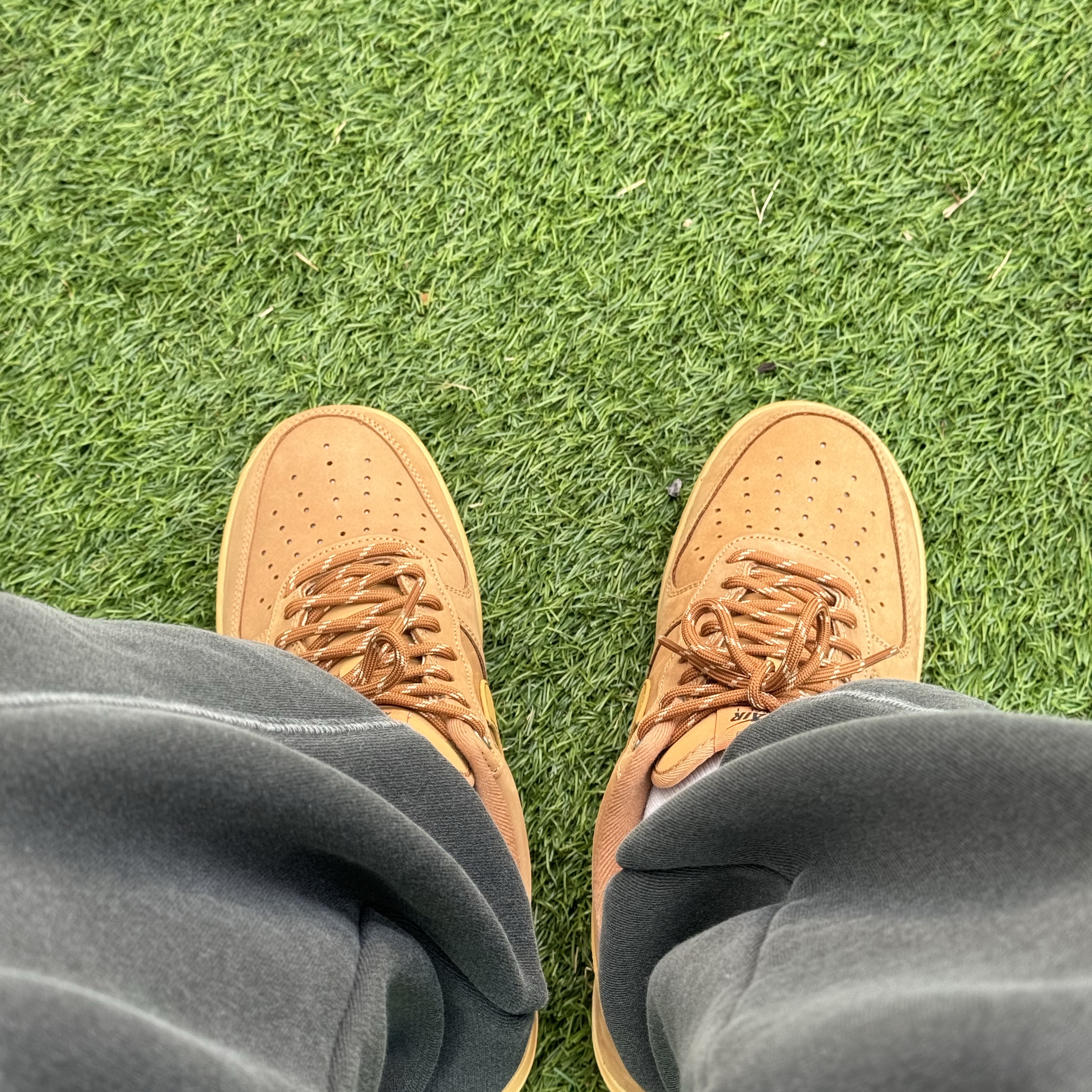 Nike Air Force 1 '07 WB Flax 착용 스타일