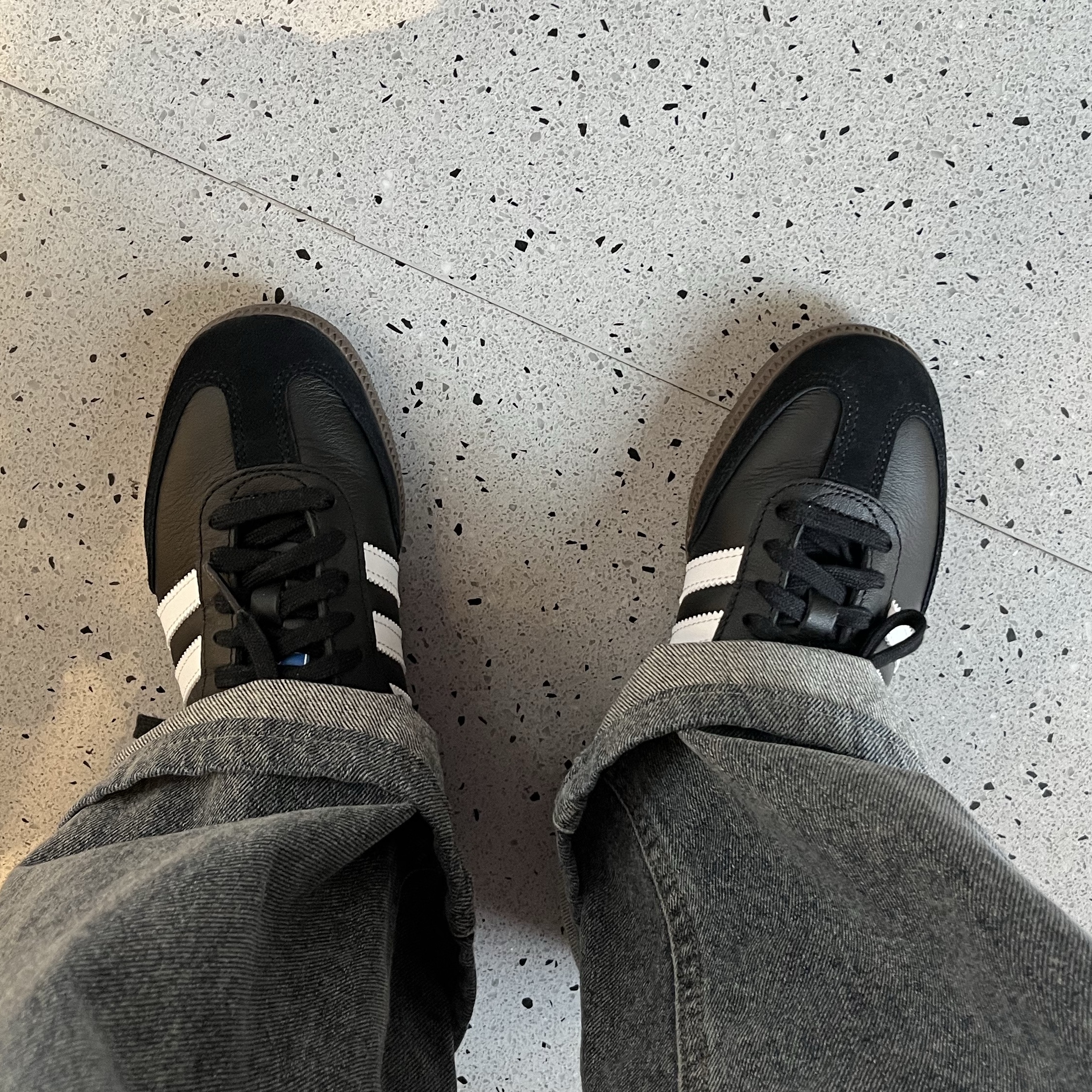Adidas Samba OG Black White Gum 착용 스타일 - 1