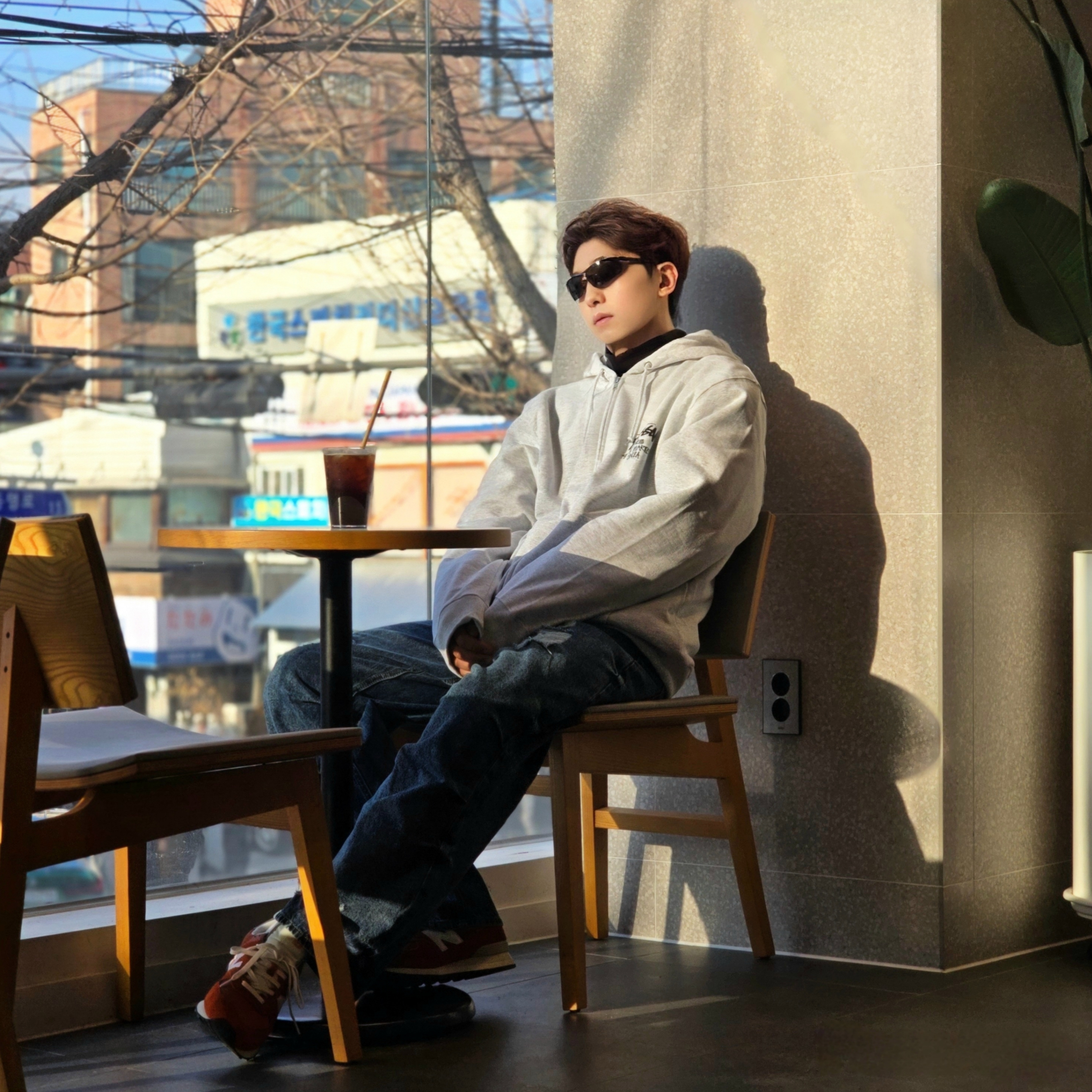 Stussy Stock DSM Ginza Zip Hoodie Ash Heather 2023, New Balance 574 Heritage Orange Burst White 착용 스타일 - 6