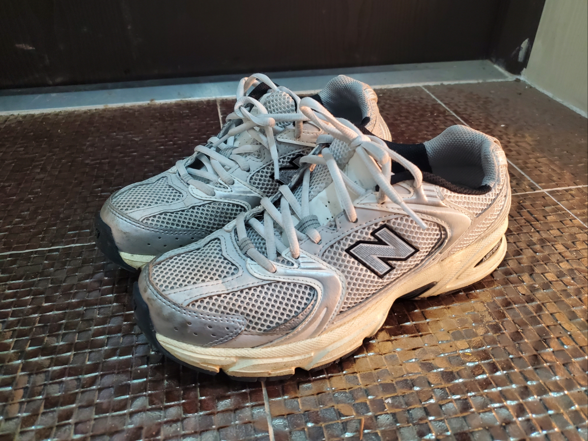 New Balance 530 Silver Cream 착용 스타일