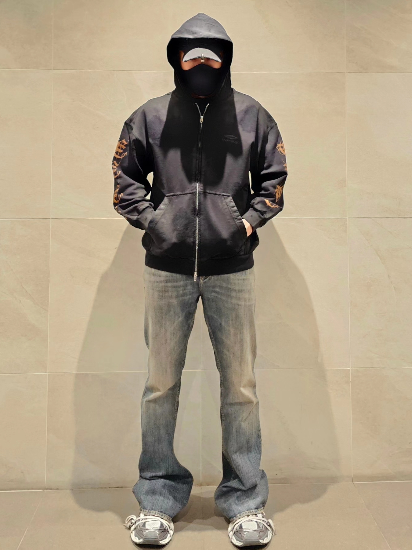 Balenciaga Heavy Metal Zip-Up Hoodie Small Fit Black Faded, Balenciaga Bootcut Pants Light Blue 착용 스타일 - 2