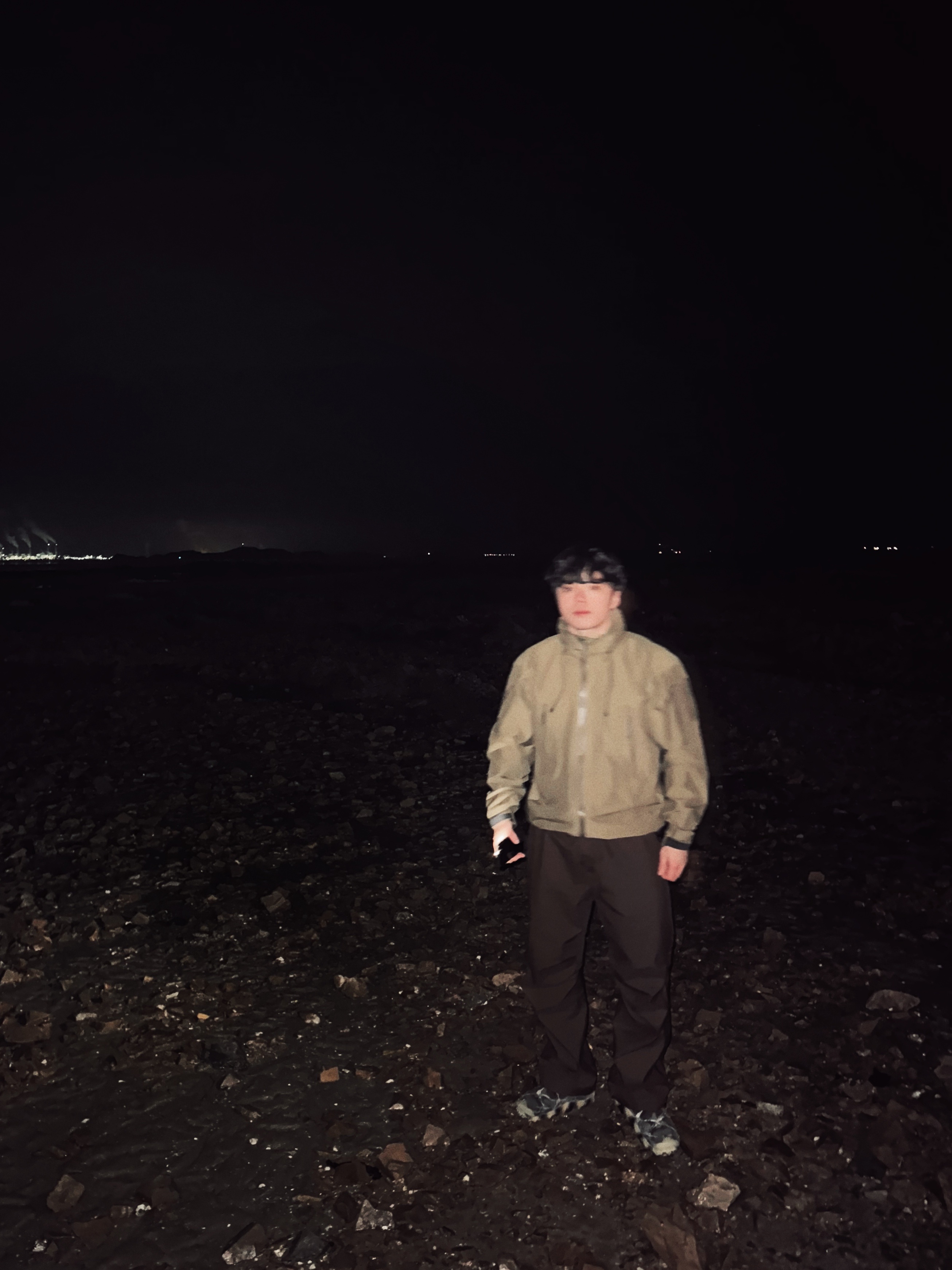 Arc'teryx LEAF Alpha Jacket Gen 2 Crocodile, Nike ISPA Mindbody Olive Grey 착용 스타일