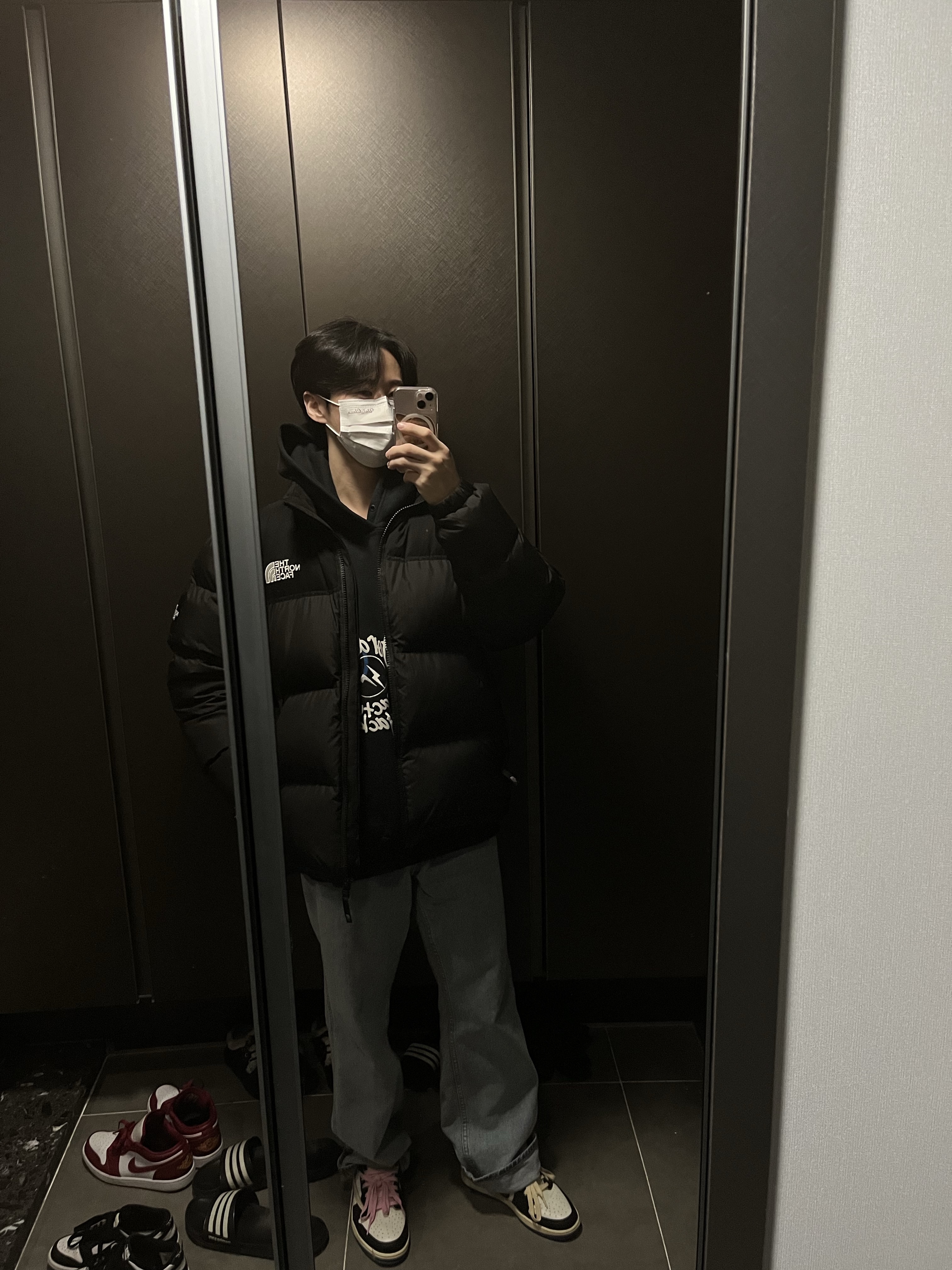 Jordan x Travis Scott x Fragment Hoodie Black (DJ0615-010), Jordan 1 x Travis Scott x Fragment Retro Low OG SP Military Blue 착용 스타일