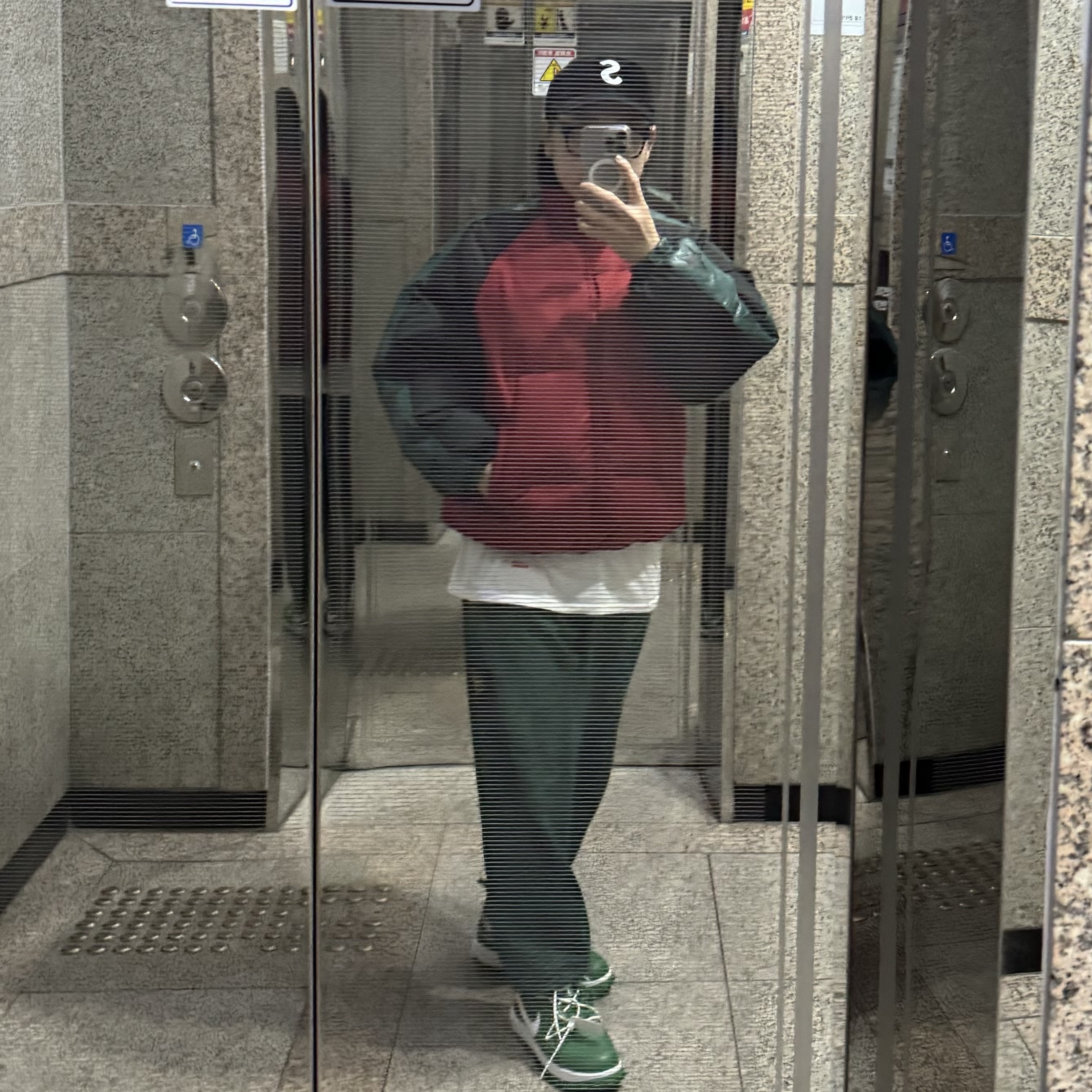 Supreme Star Sleeve Down Puffer Jacket Red - 23FW, Nike x Off-White Air Force 1 Mid SP Leather Pine Green 착용 스타일