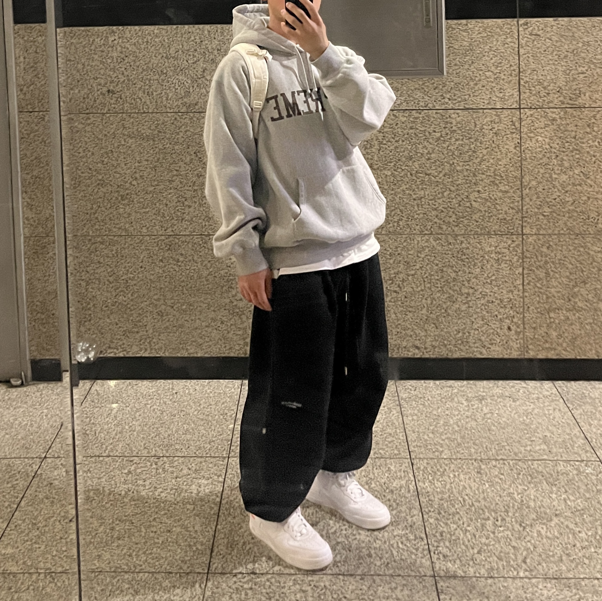 Supreme Varsity Hooded Sweatshirt Heather Grey - 23FW, Nike x Supreme Air Force 1 Low White 착용 스타일 - 1