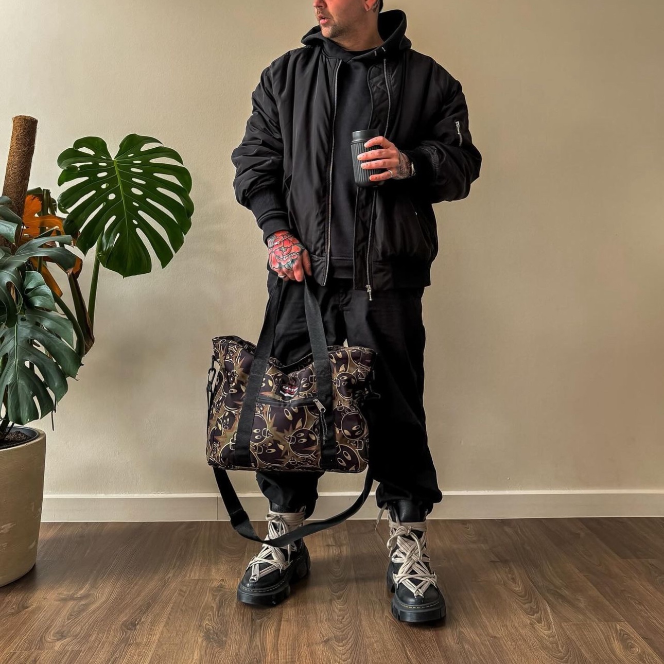 Dr. Martens x Rick Owens 1460 DMXL Megalace Black 착용 스타일 - 4