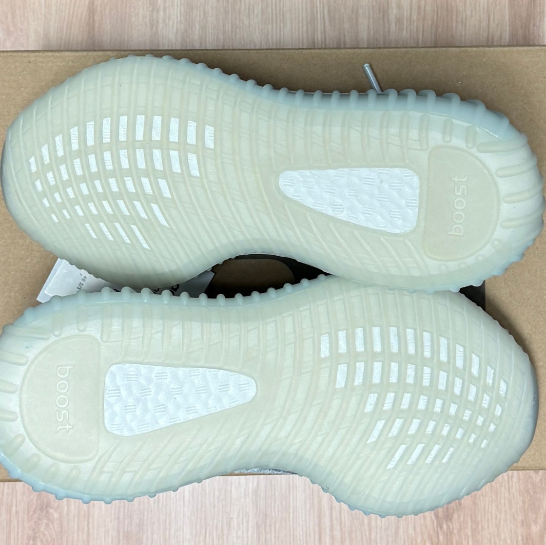 Yeezy blue tint bottom discount