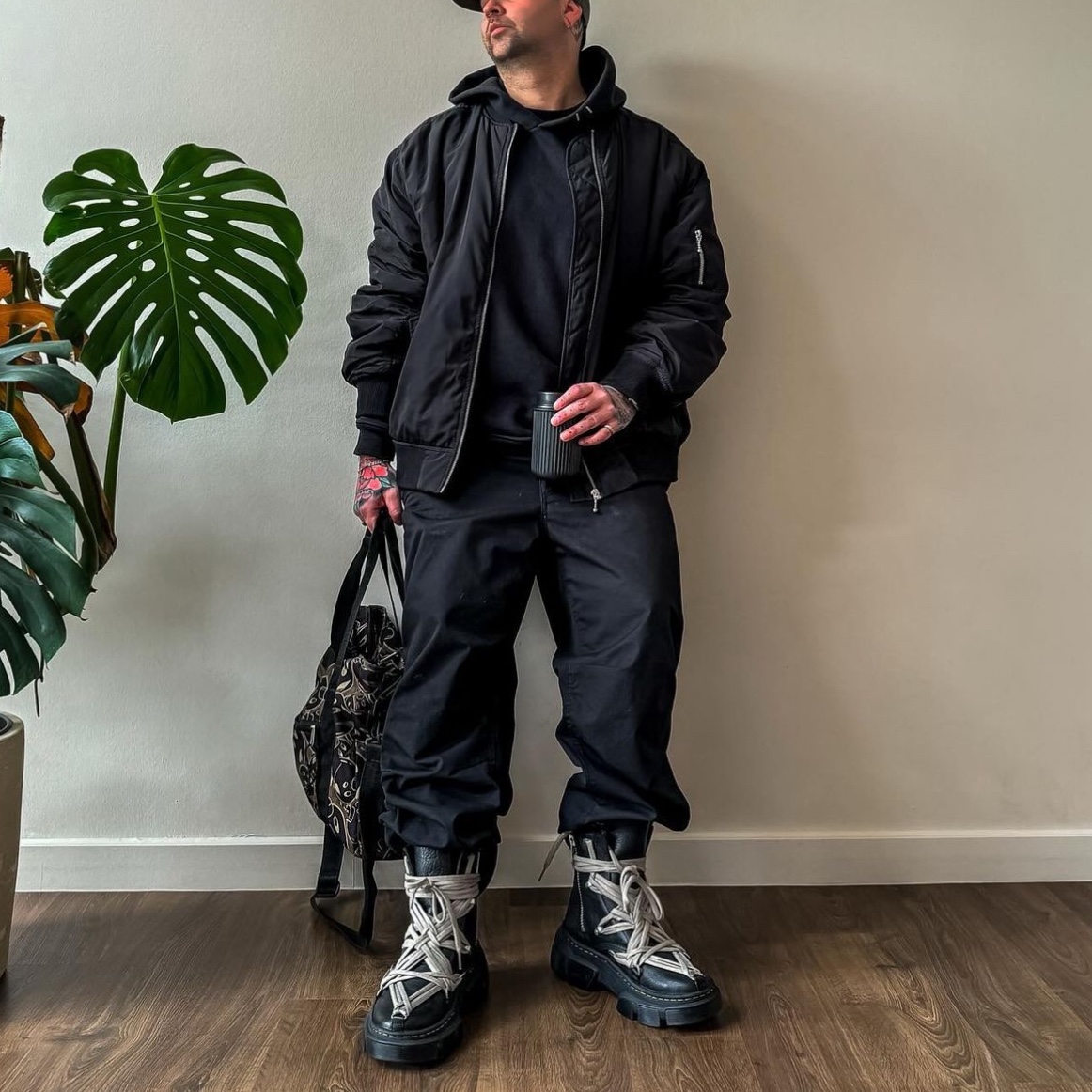 Dr. Martens x Rick Owens 1460 DMXL Megalace Black 착용 스타일 - 5