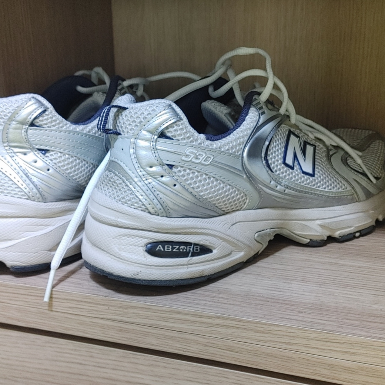 New Balance 530 Premium Vintage Grey Matter 착용 스타일