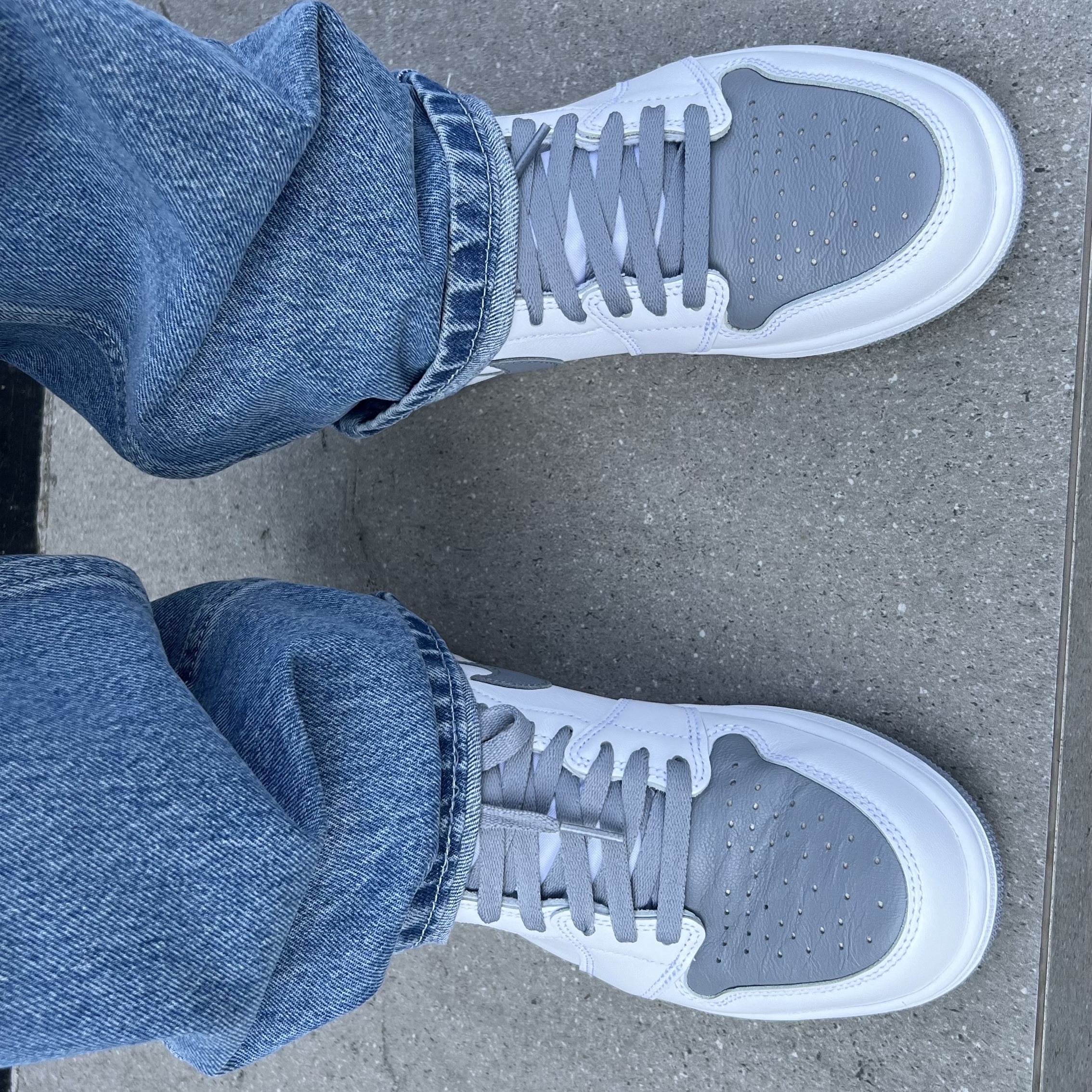 Jordan 1 Retro High OG Stealth 착용 스타일