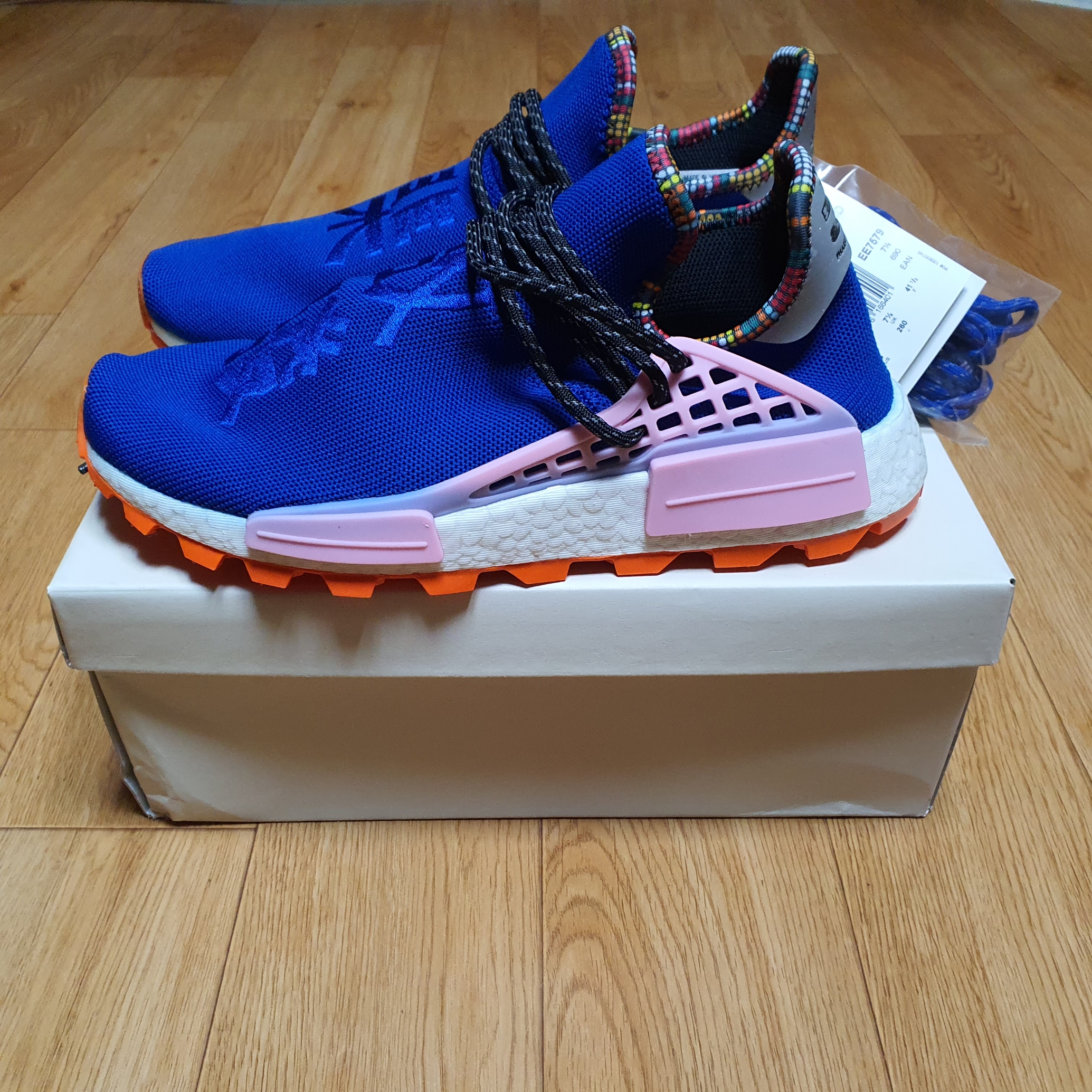 Adidas x Pharrell Williams Hu NMD Inspiration Pack Powder Blue 착용 스타일