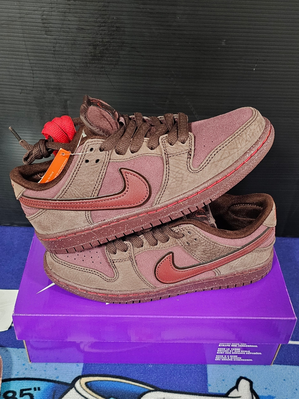 Nike SB Dunk Low PRM Burgundy Crush 착용 스타일 - 2