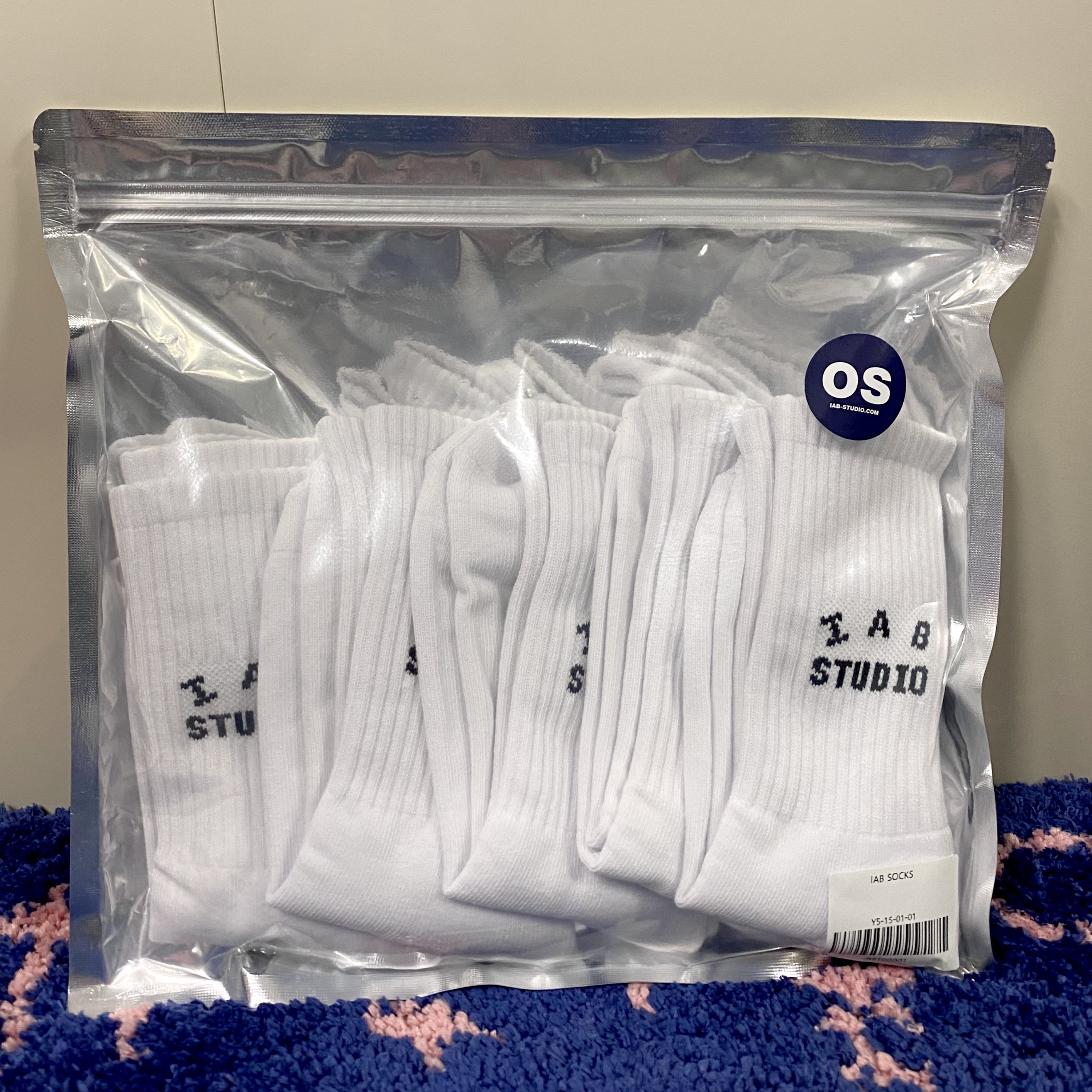 IAB Studio Socks White (5 Pack) 착용 스타일