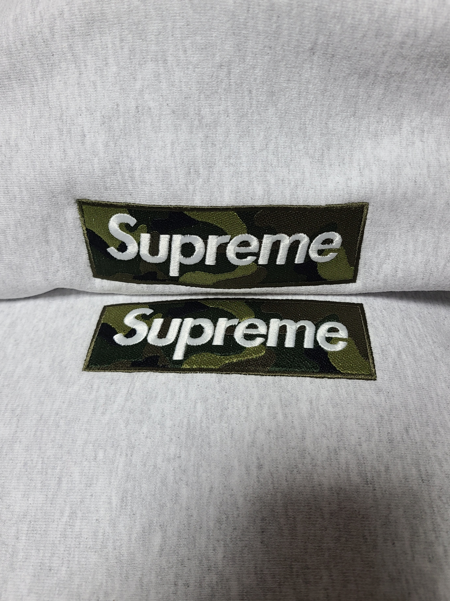 Supreme Box Logo Hooded Sweatshirt Ash Grey - 23FW 착용 스타일 - 2