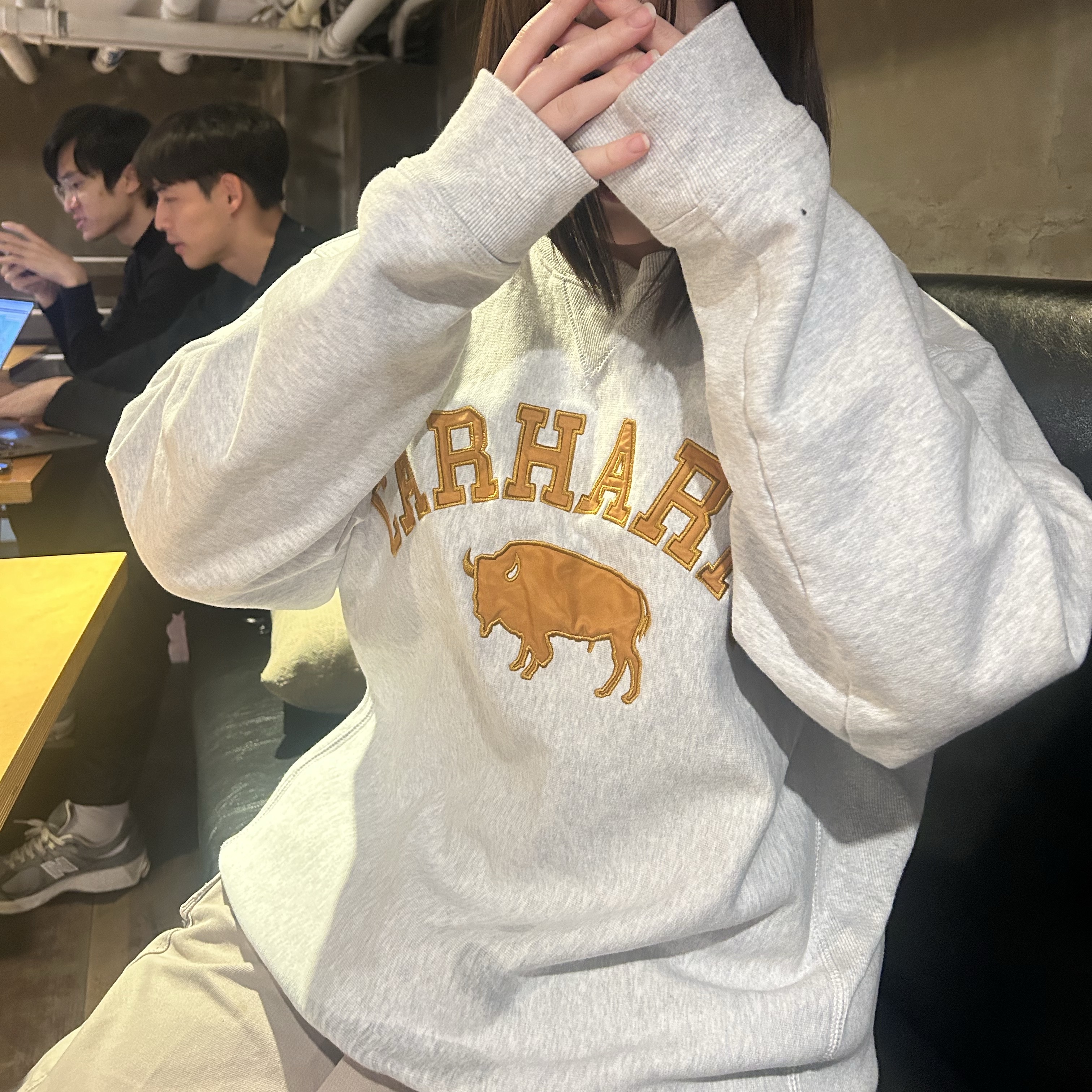Carhartt WIP Locker Sweatshirt Ash Heather 착용 스타일