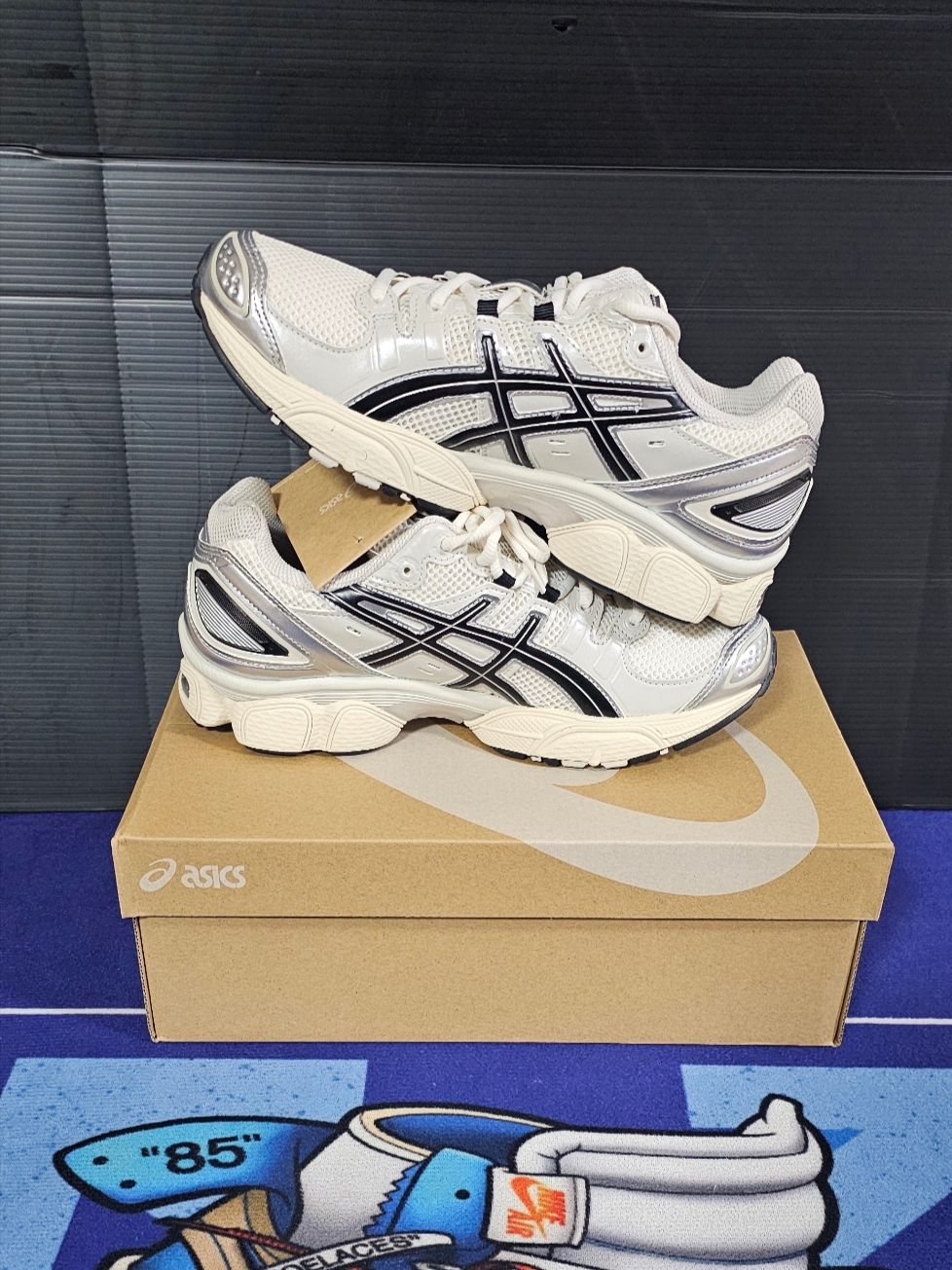 Asics Gel-Nimbus 9 Cream Black 착용 스타일 - 3