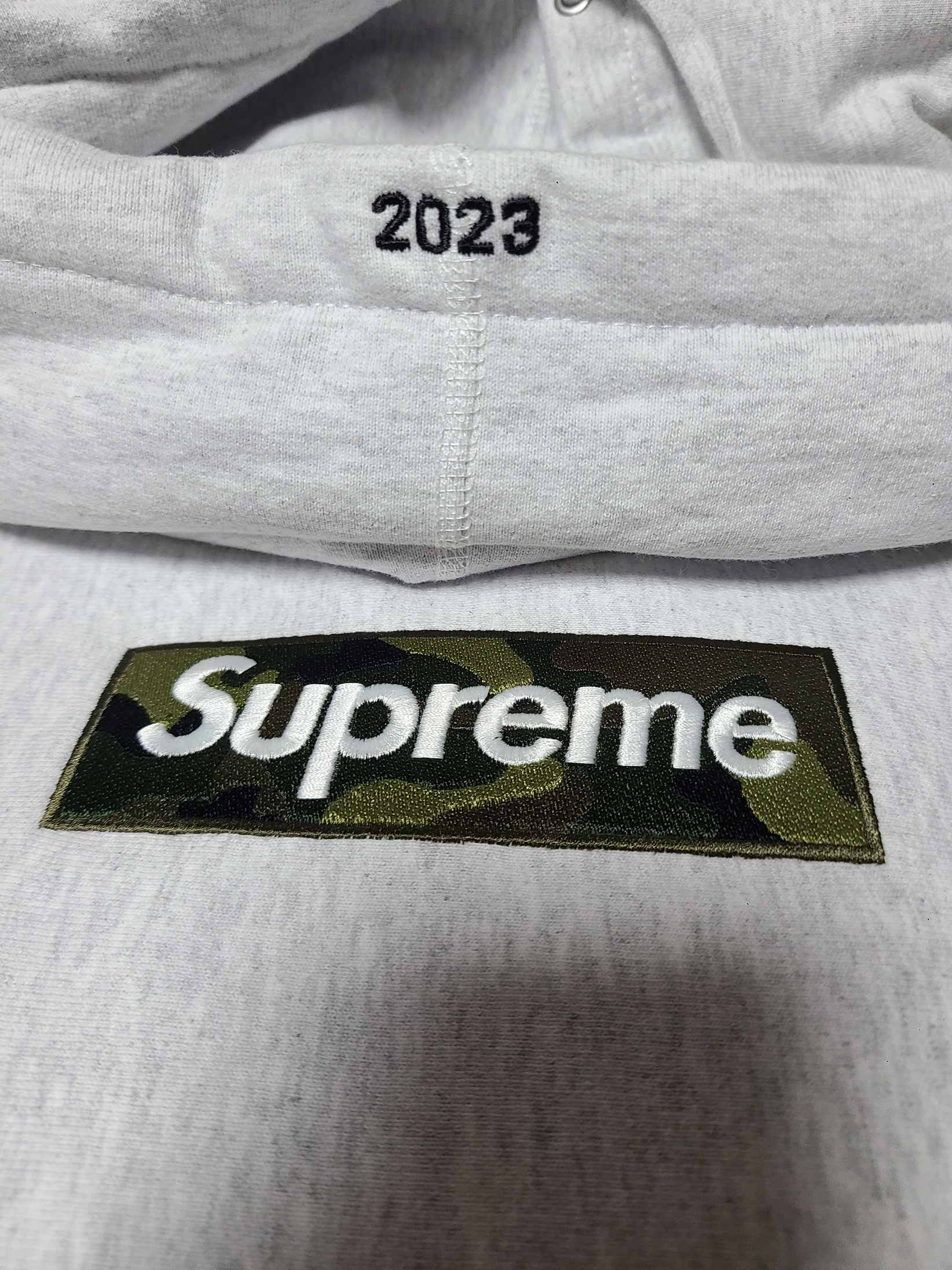Supreme Box Logo Hooded Sweatshirt Ash Grey - 23FW 착용 스타일 - 3