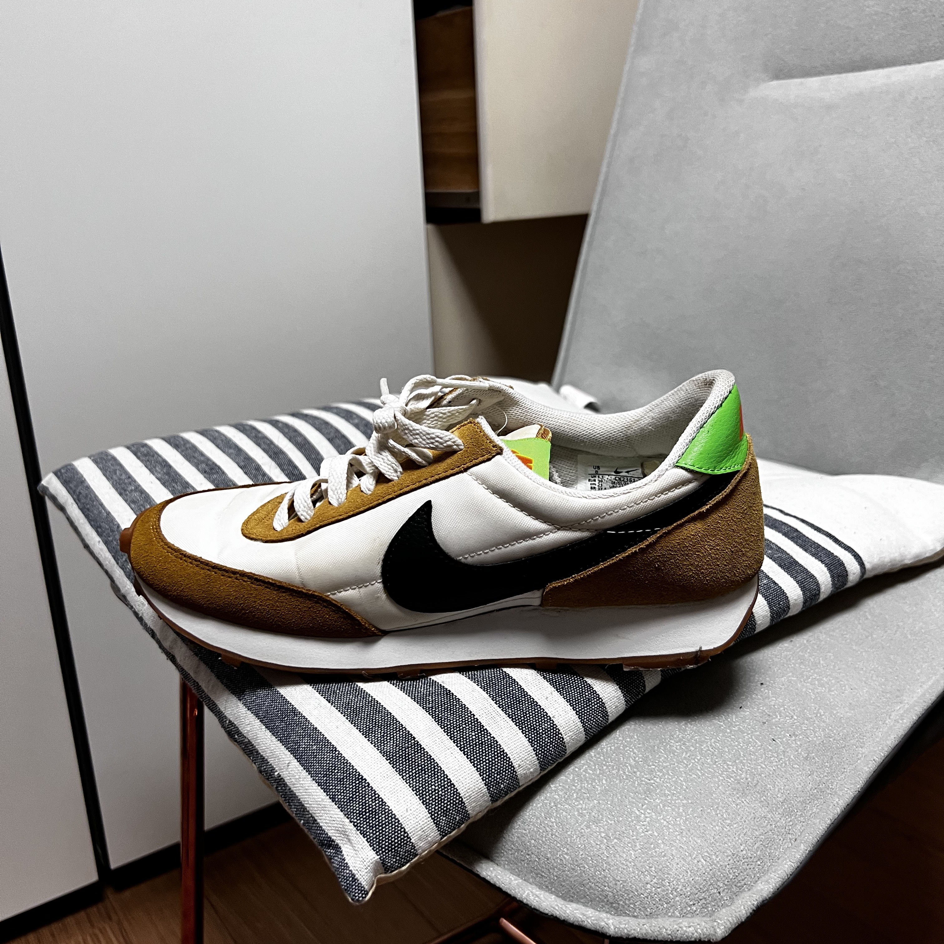 (W) Nike Daybreak Wheat 착용 스타일