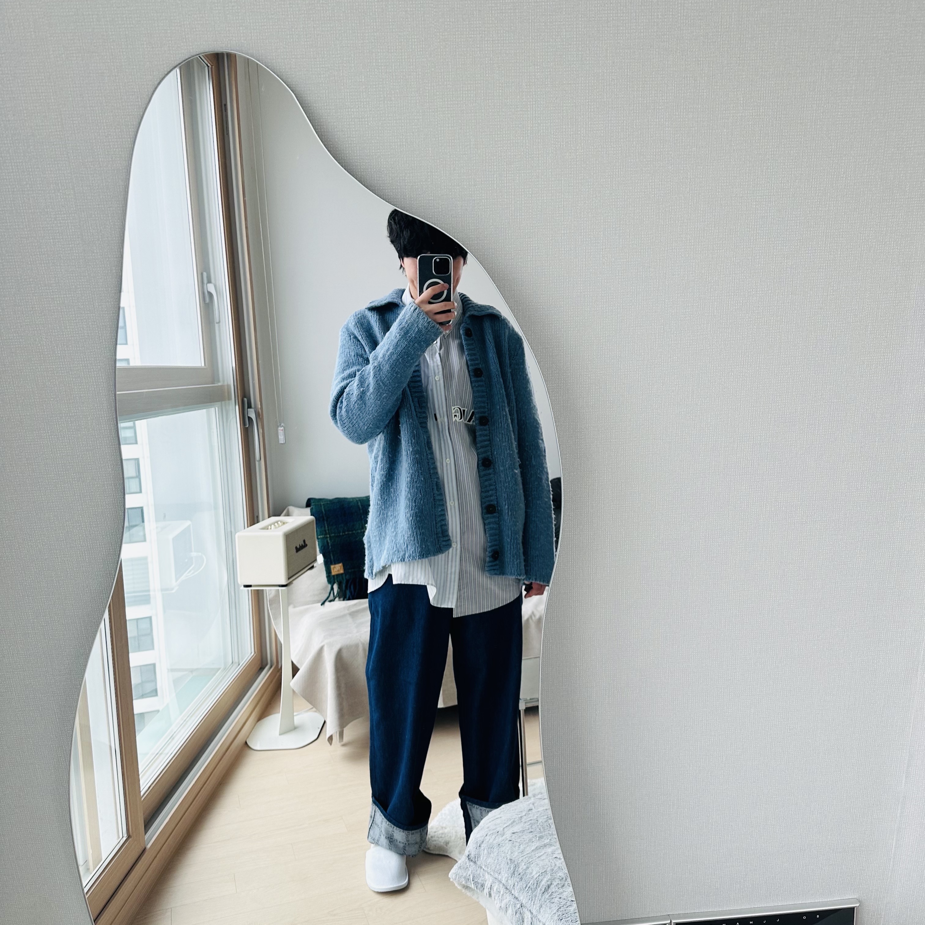 MM6 Pin Stripe Logo Shirt Multicolor, Our Legacy Big Cardigan Funky Acrylic Blue 착용 스타일 - 2