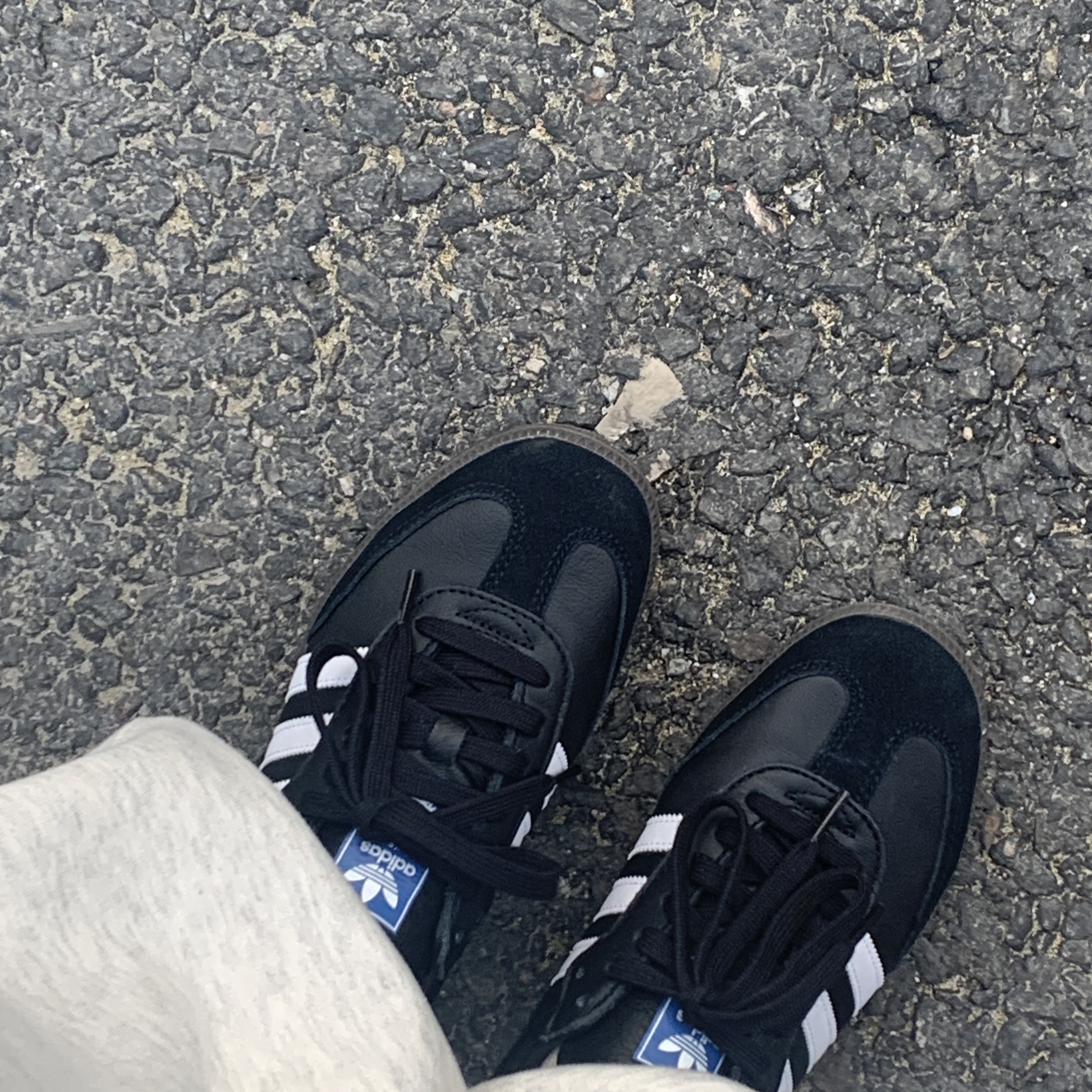 Adidas Samba OG Black White Gum 착용 스타일
